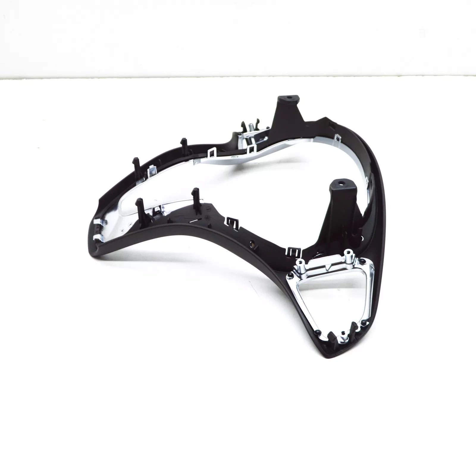 NEW MERCEDES-BENZ GLA X156 STEERING WHEEL COVER A09946428138R23