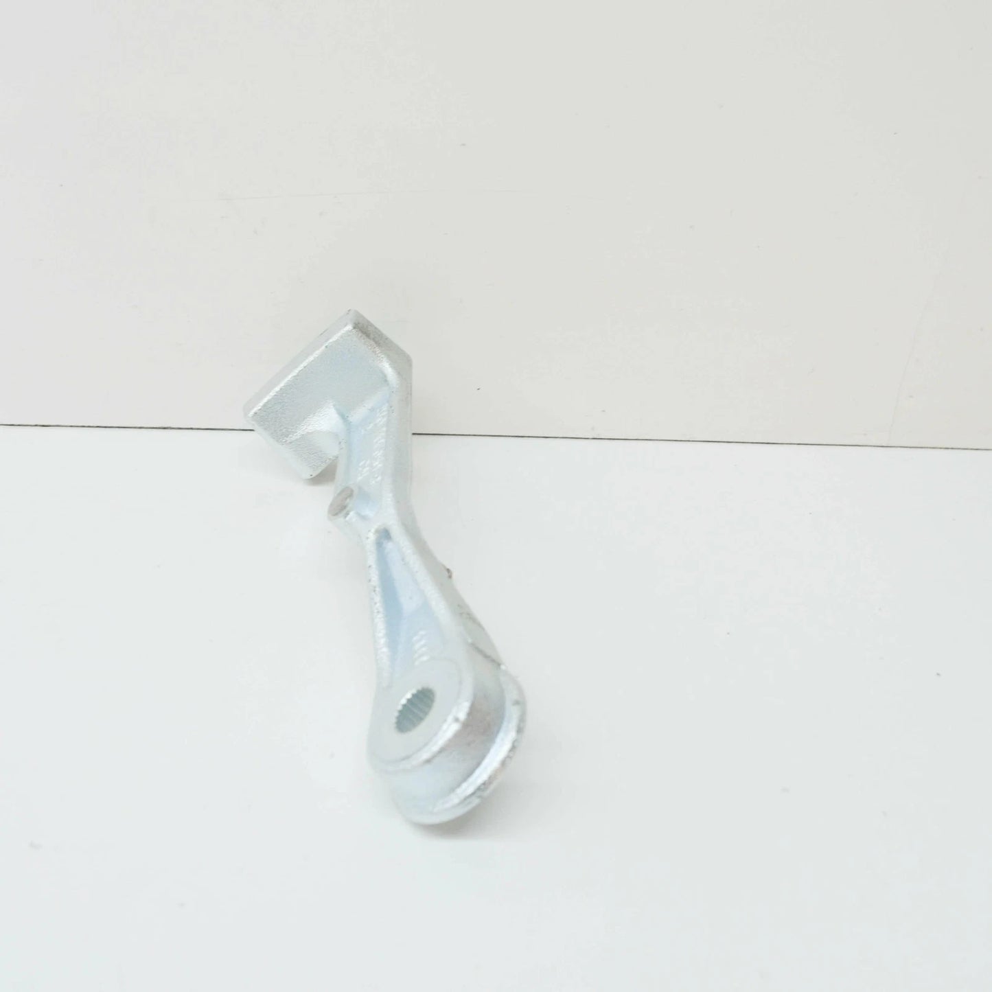 NEW VOLKSWAGEN AMAROK FRONT GEARSHIFT LEVER 2H0711051B