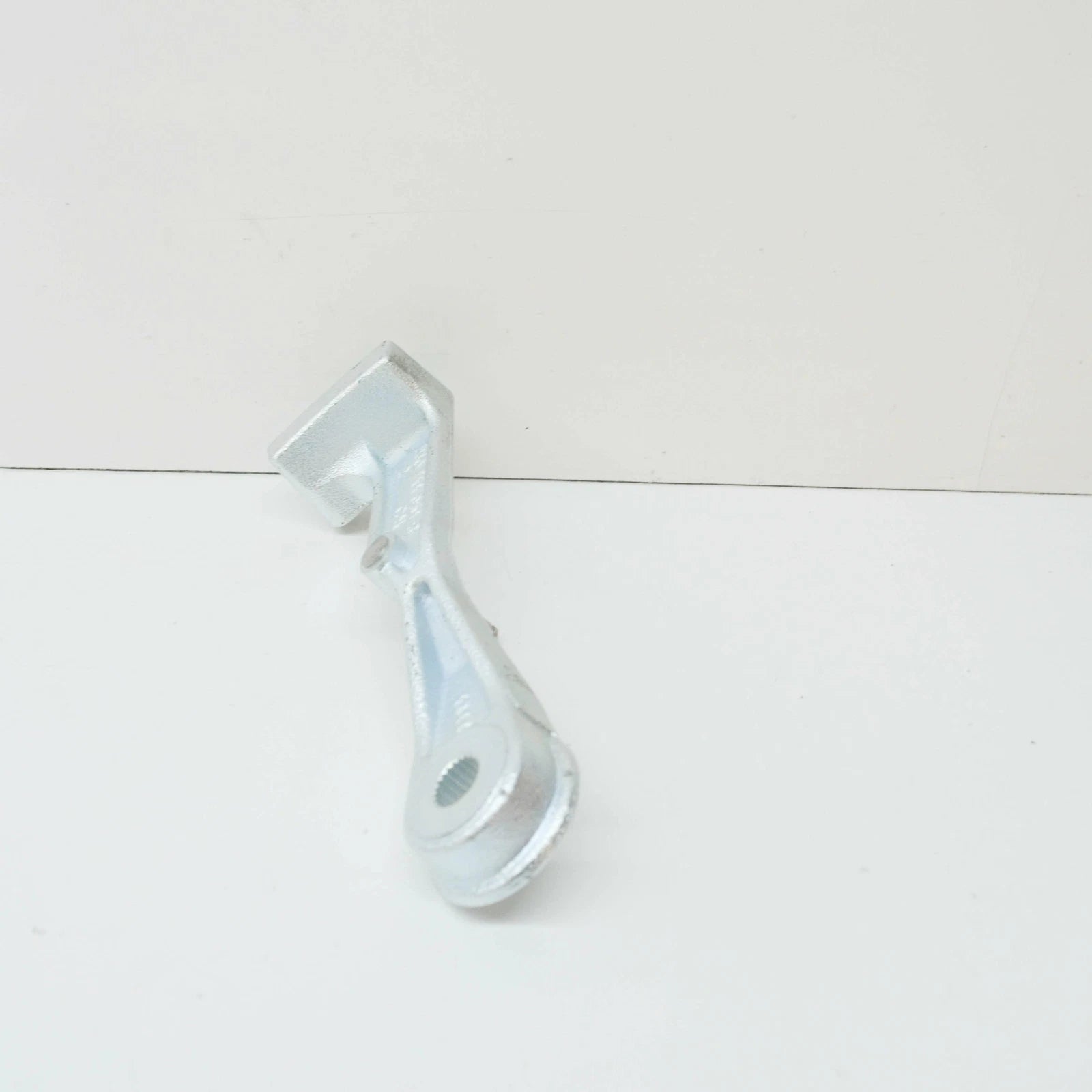 NEW VOLKSWAGEN AMAROK FRONT GEARSHIFT LEVER 2H0711051B