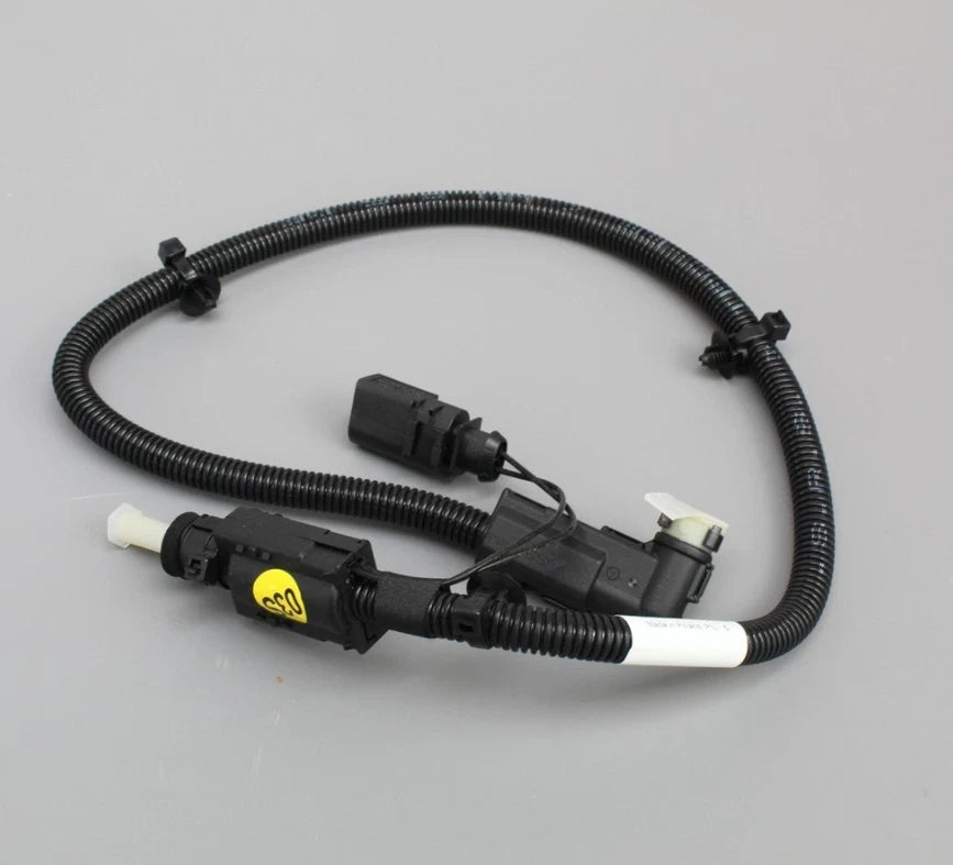 NEW VW TOURAN 5T1 #REDUCTION AGENT SUPPLY LINE 7P0131984A ORIGINAL