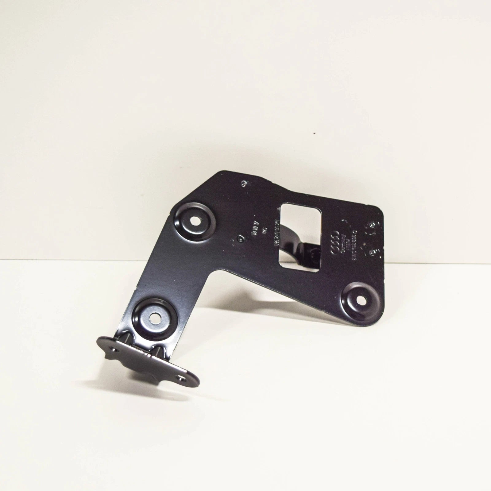 NEW AUDI A4 B9 ADDITIONAL COOLANT PUMP BRACKET 8W0145896C ORIGINAL