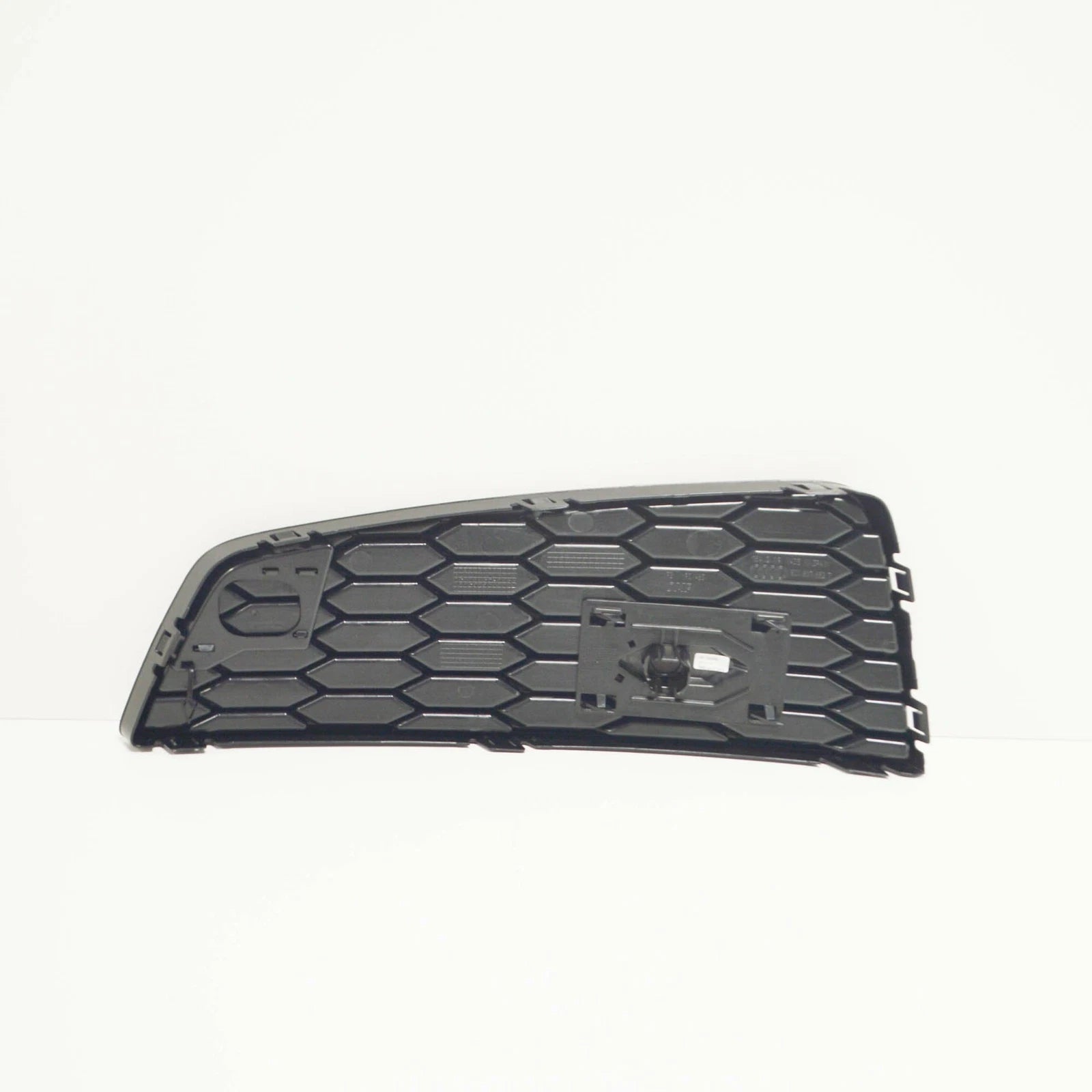 NEW AUDI Q3 8U FRONT BUMPER RIGHT SIDE GRILLE 8U0807682TT94