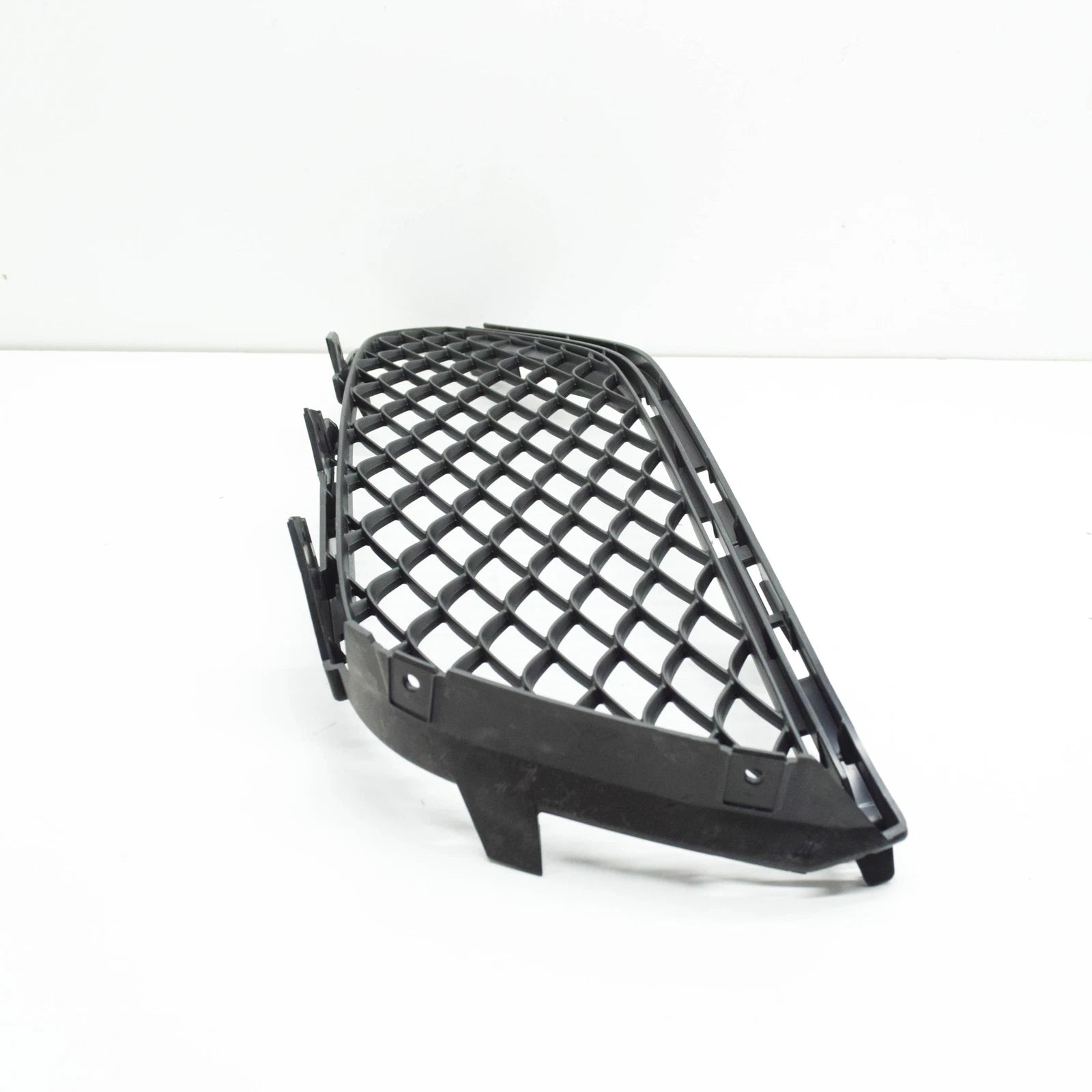 NEW MB CLS C218 FRONT AMG BUMPER RIGHT LOWER GRILLE A2188852622 2015 ORIGINAL