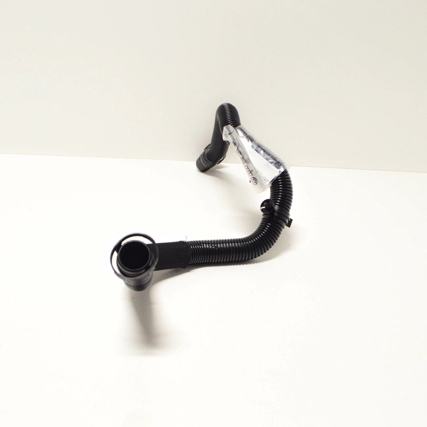 NEW AUDI Q5 8R SECONDARY AIR CONNECTING PIPE HOSE 8R0133817