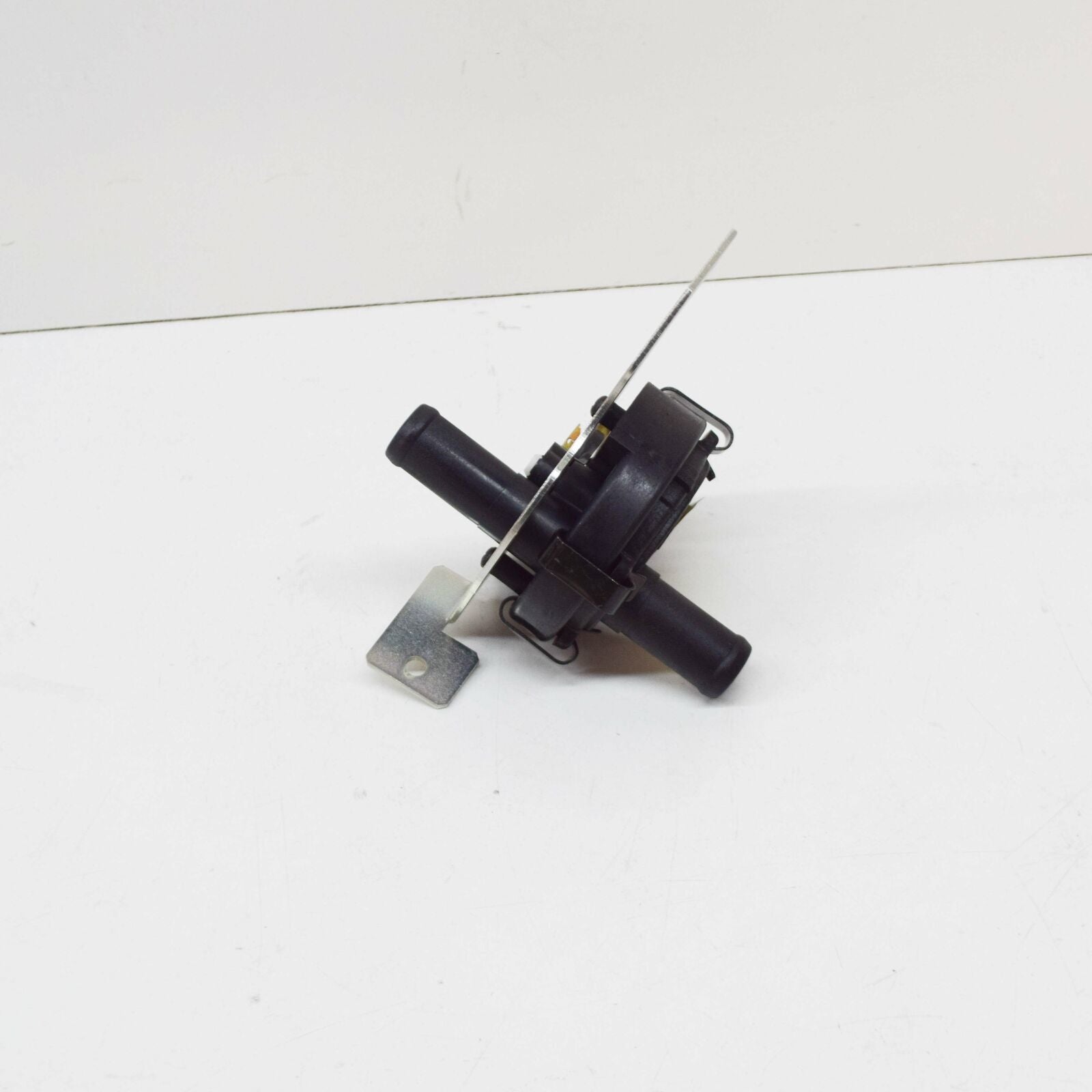 NEW MERCEDES-BENZ G W463 HEATER VALVE A4638300084 ORIGINAL