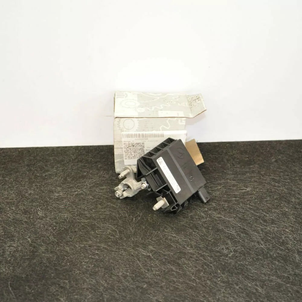 NEW MERCEDES-BENZ C-CLASS W205 BATTERY TRAY CLAMP A0009061505 ORIGINAL