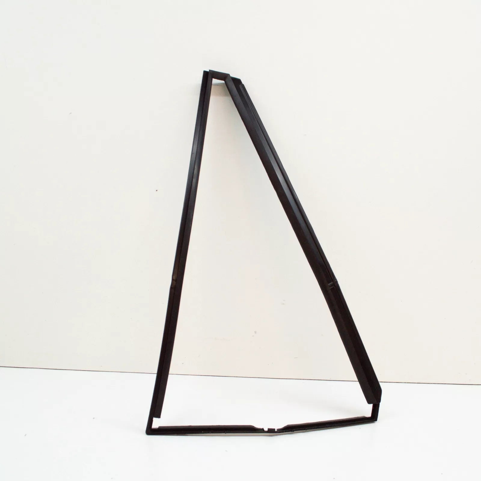 NEW BMW X5 E53 REAR LEFT DOOR WINDOW FIXED FRAME 51348402575 8402575 ORIGINAL