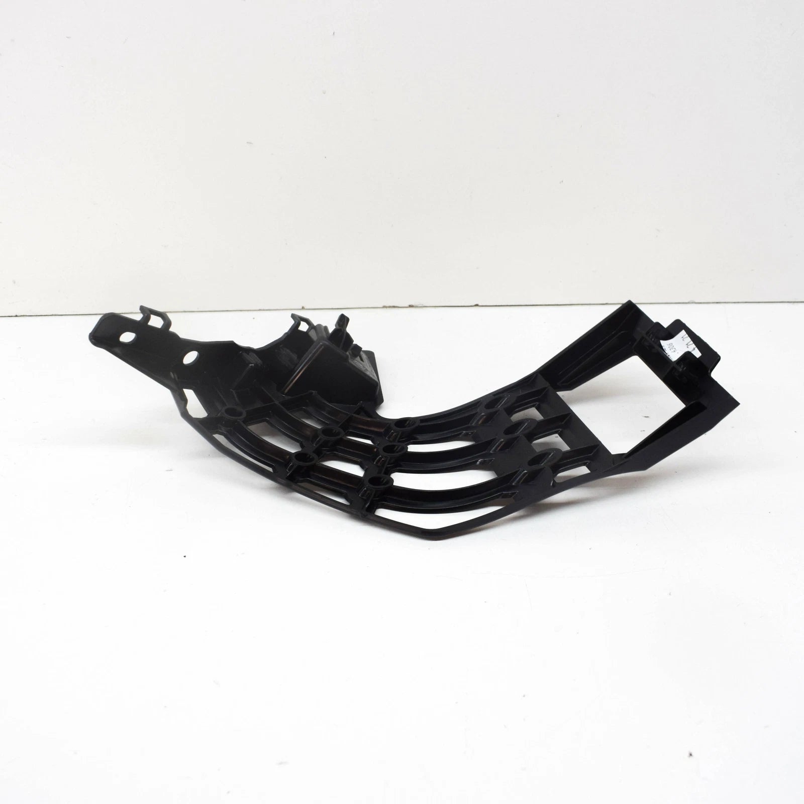 NEW BMW X7 G07 FRONT RIGHT BUMPER BRACKET 7458364 51117458364 ORIGINAL