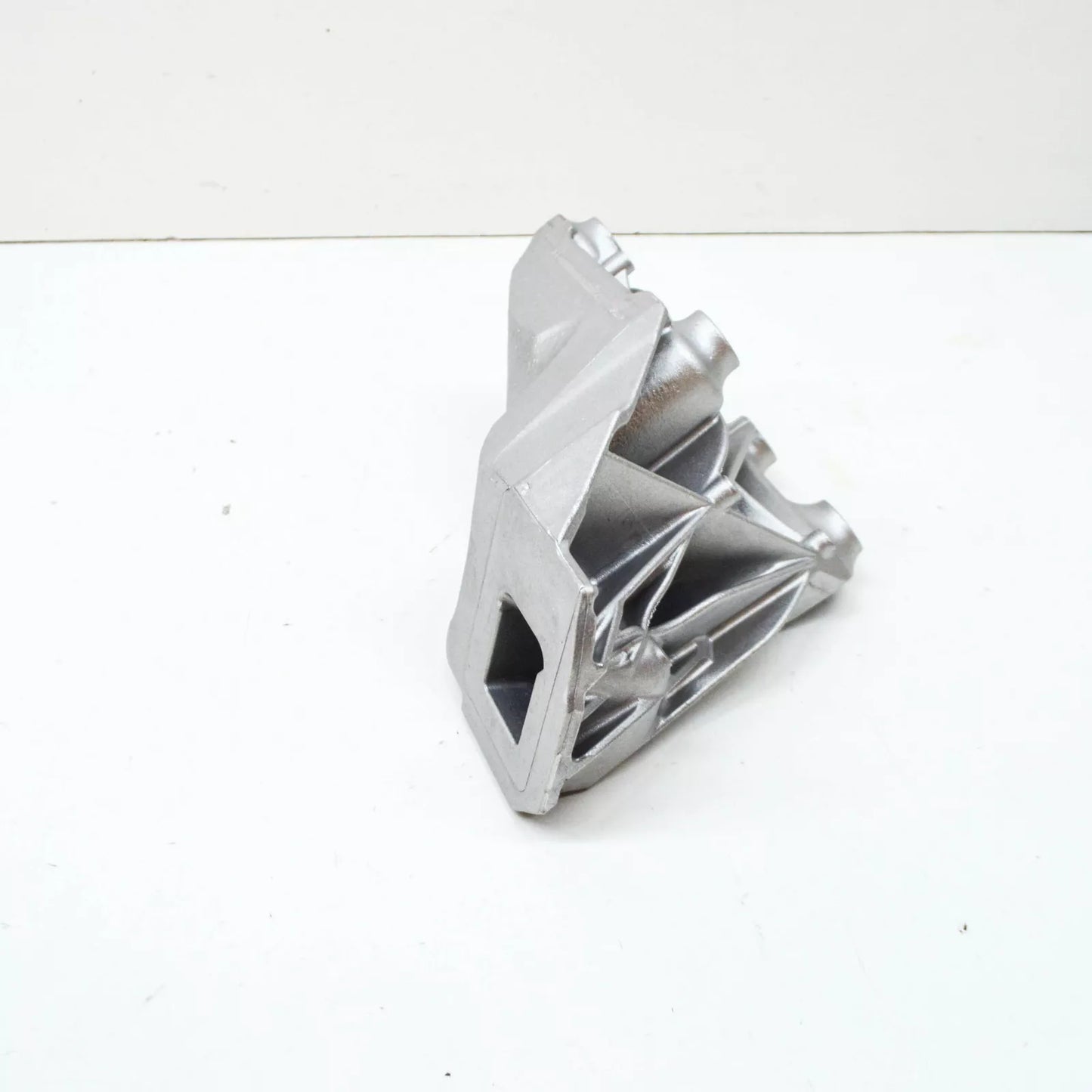 NEW BMW 7 G11 G12 RIGHT ENGINE SUPPORT BRACKET 22116871208 ORIGINAL