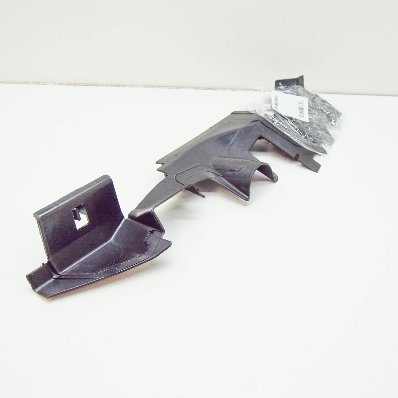 NEW VOLKSWAGEN PASSAT B7 RIGHT RADIATOR AIR DUCT 3AA121284 ORIGINAL