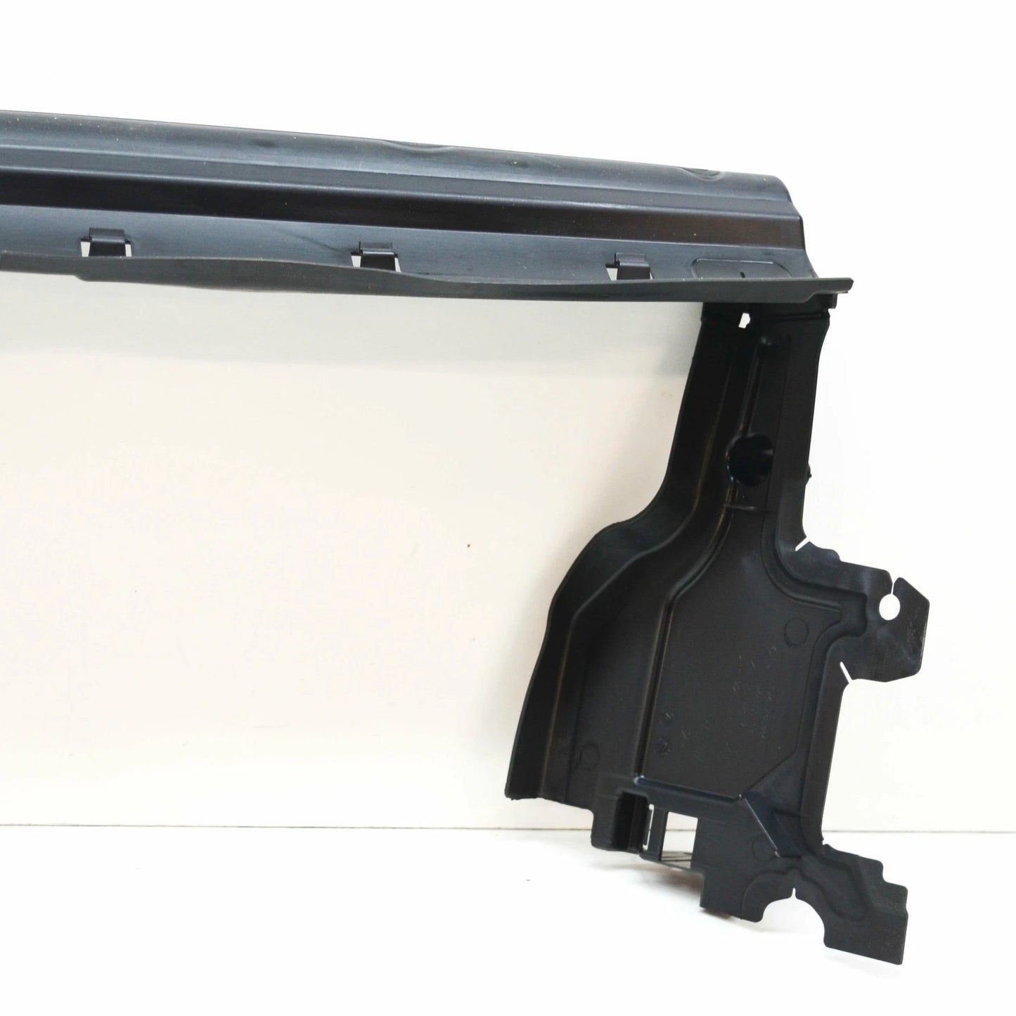 NEW BMW 5 G30 FRONT RADIATOR BOTTOM AIR DUCT 51747383846 7383846 ORIGINAL