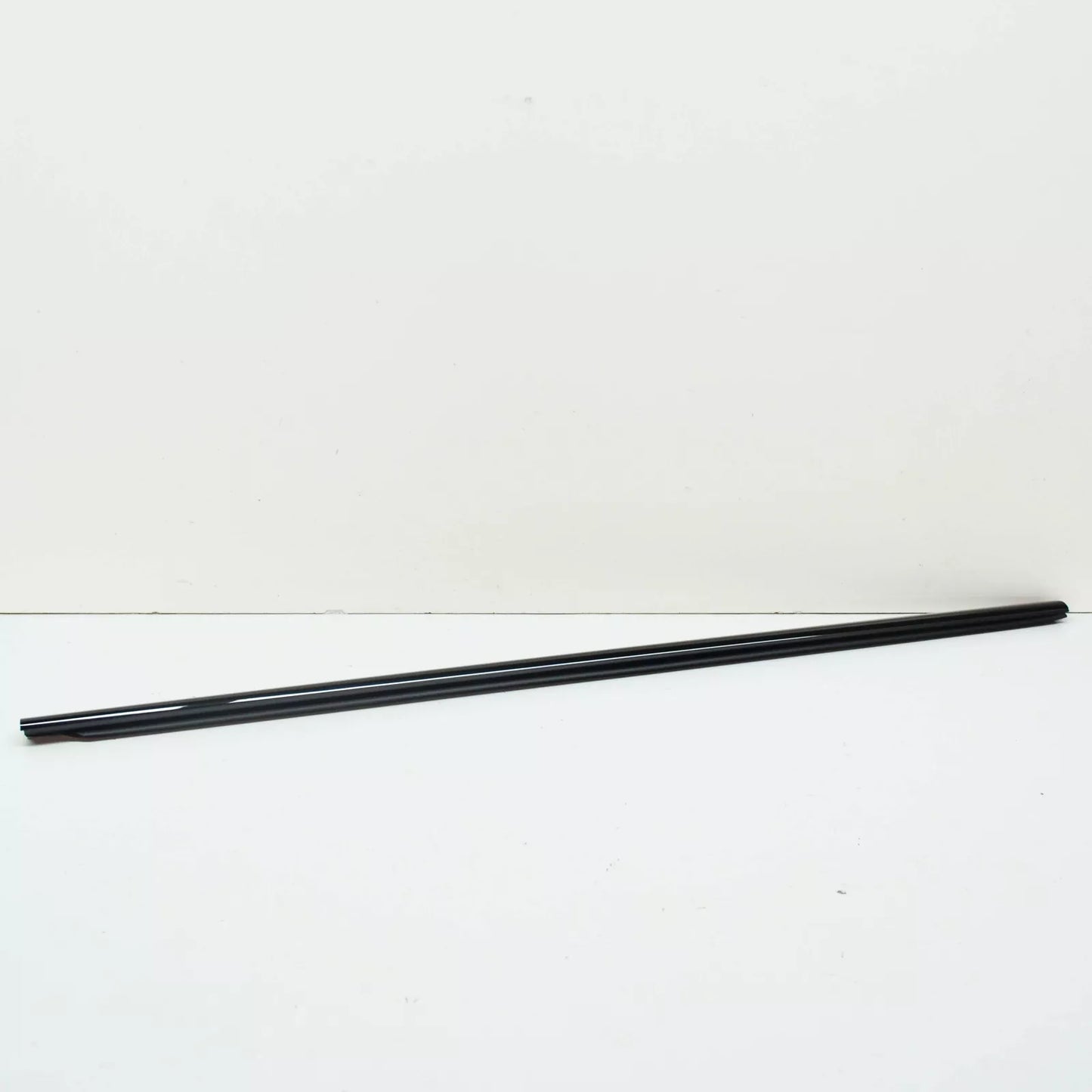 NEW BMW 6 GRAN COUPE F06 FRONT RIGHT DOOR WINDOW MOLDING 51337291920 ORIGINAL