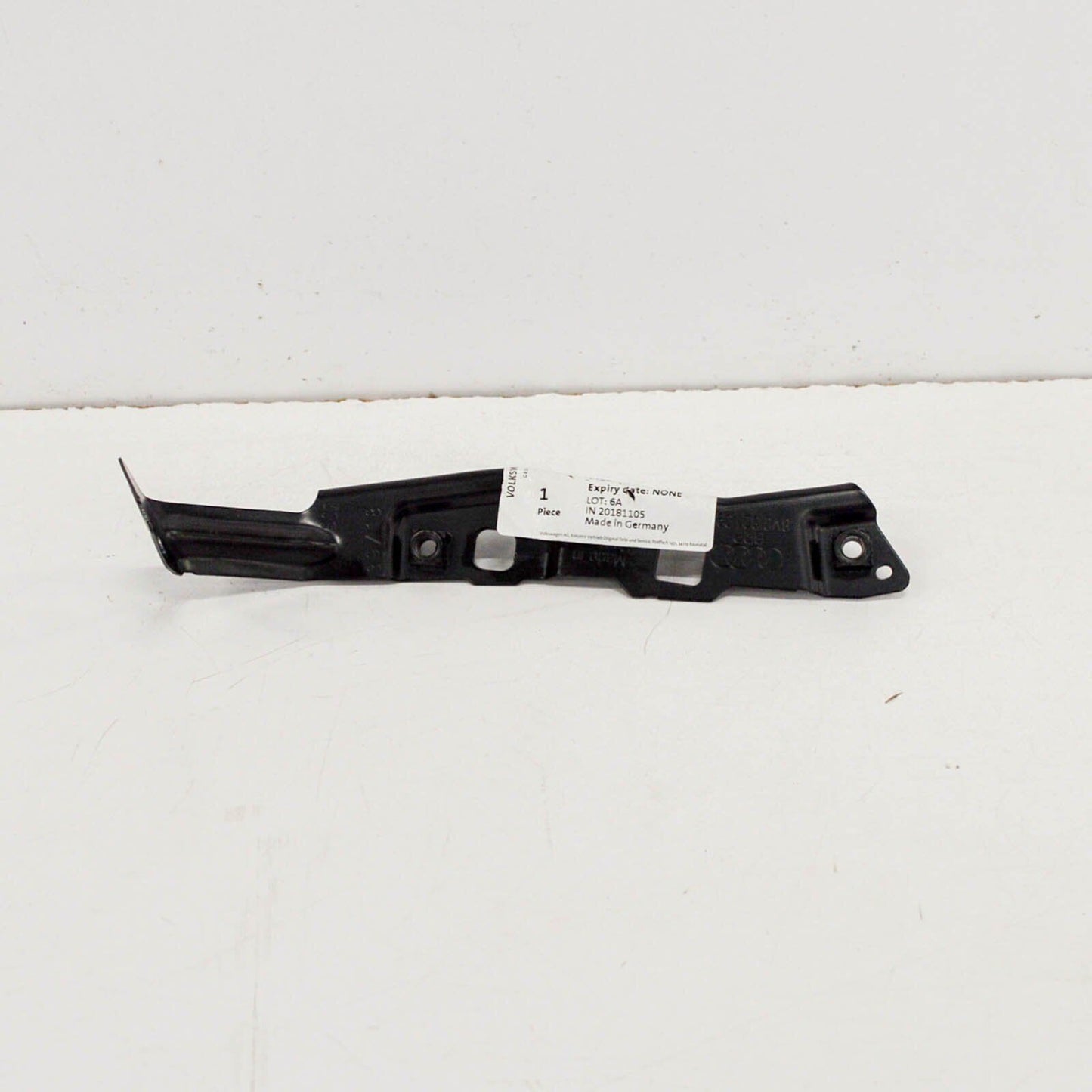 NEW AUDI A3 8V FRONT LEFT SIDE FENDER BRACKET 8V0821091C ORIGINAL