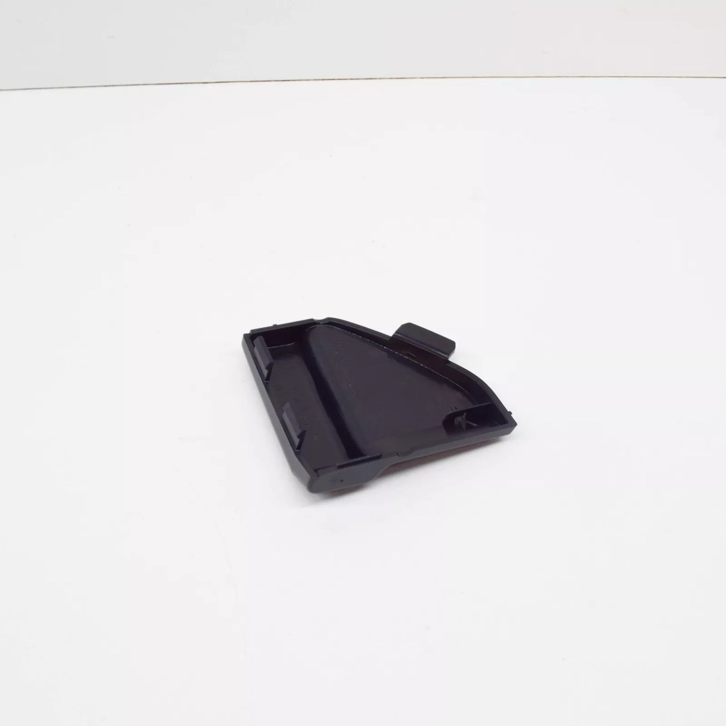 NEW MERCEDES-BENZ ML W164 FRONT BUMPER TOW EYE COVER A16488548239999 ORIGINAL