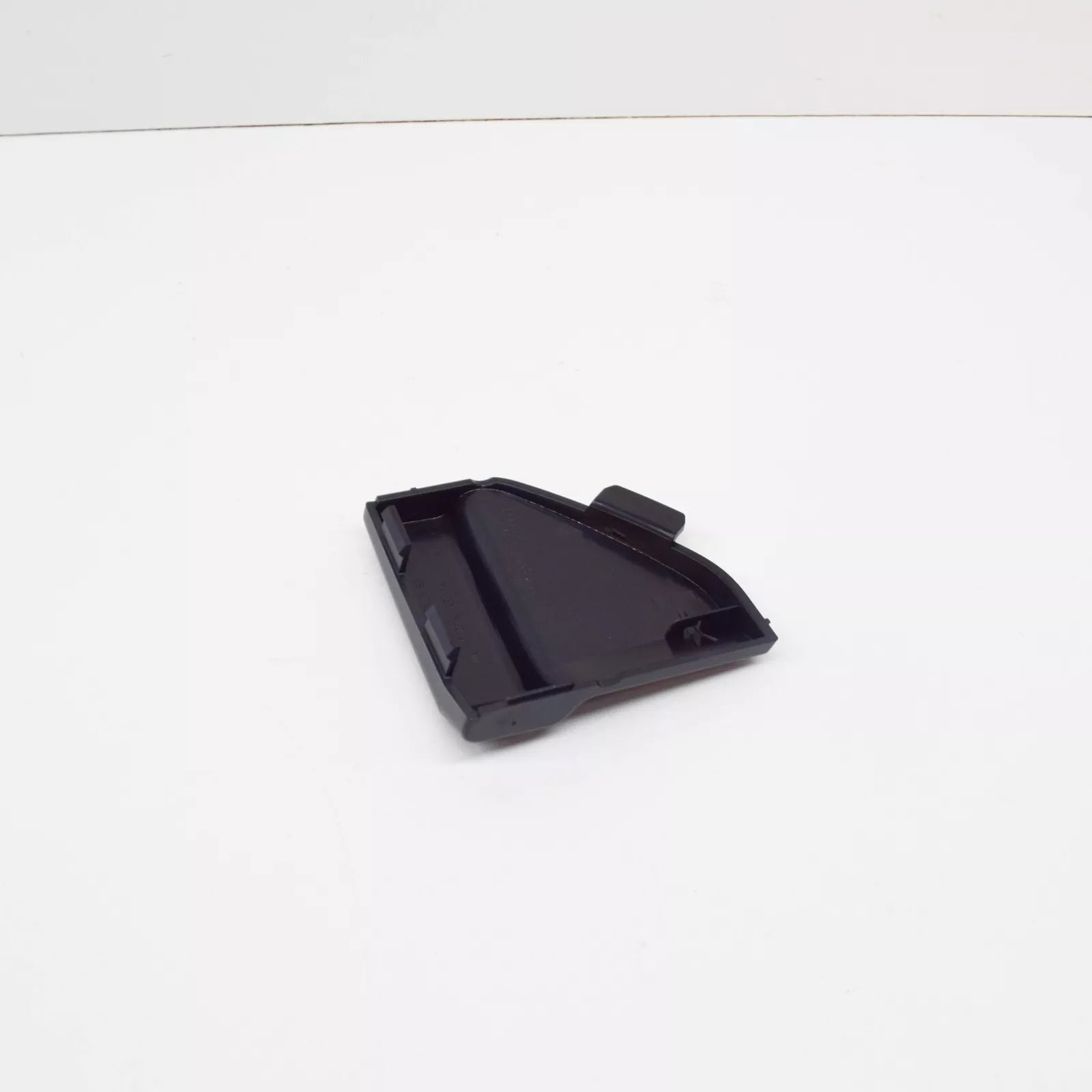 NEW MERCEDES-BENZ ML W164 FRONT BUMPER TOW EYE COVER A16488548239999 ORIGINAL