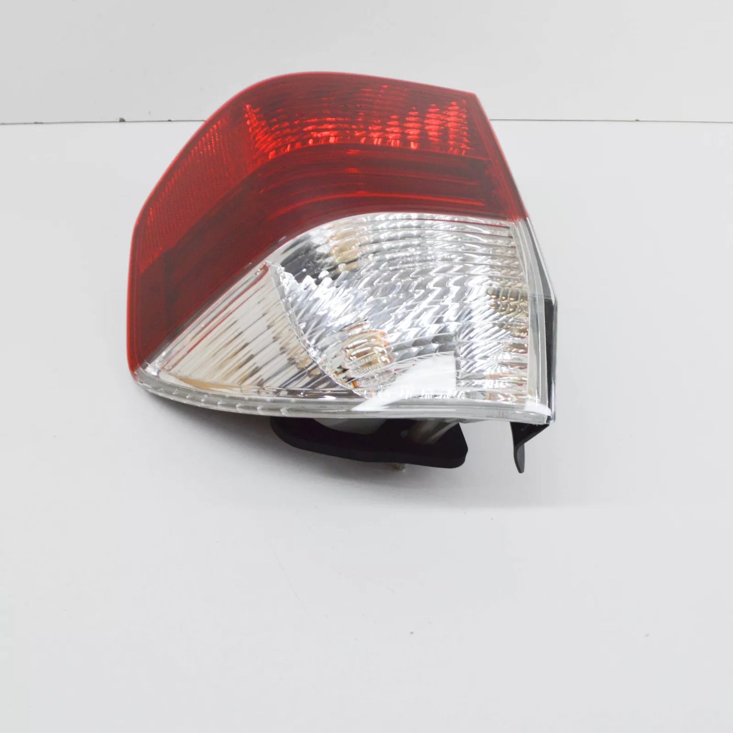 NEW BMW X3 E83 REAR RIGHT TAILLIGHT 7162212 63217162212 ORIGINAL