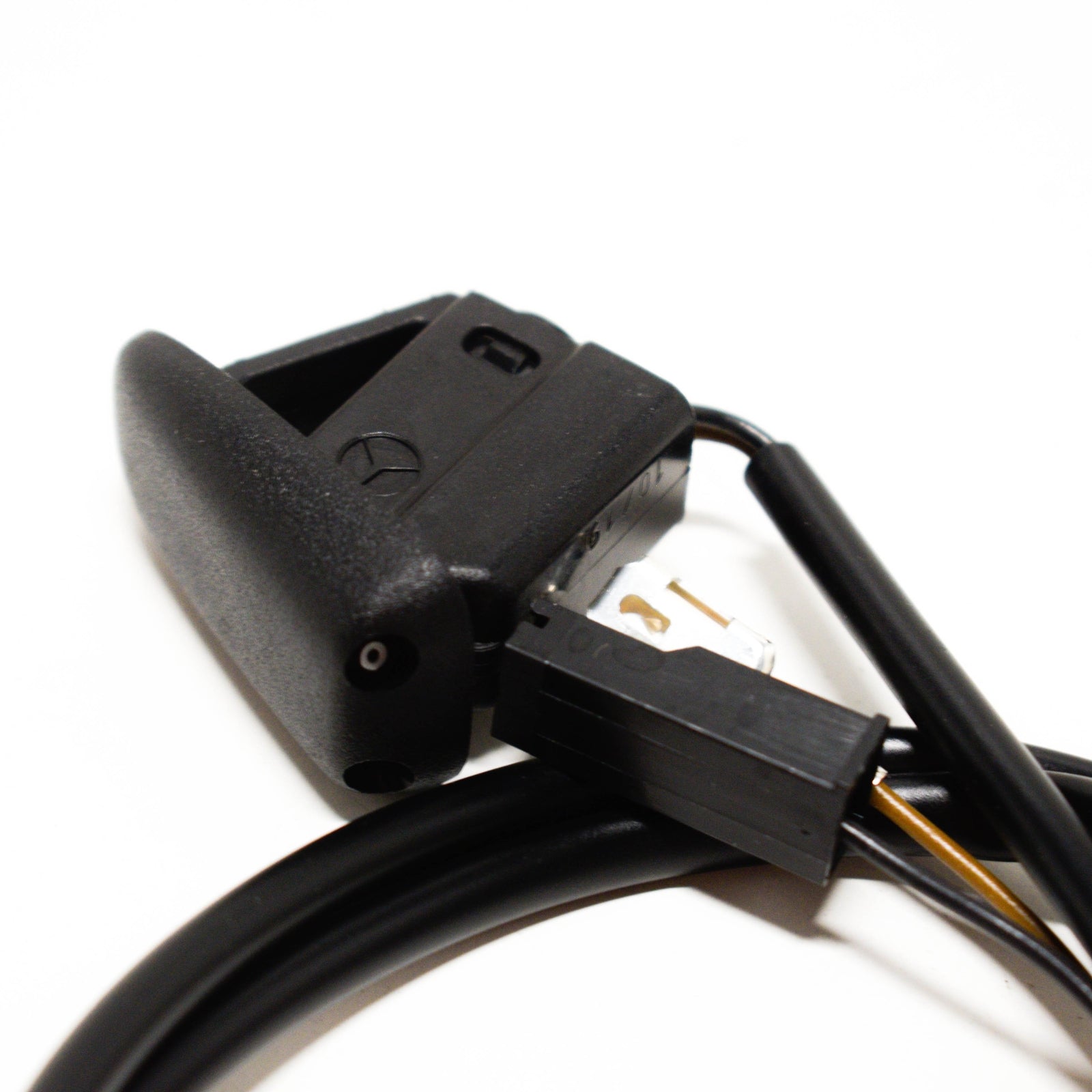 NEW MB CLK C208 WINDSHIELD WASHER JET NOZZLE LEFT SIDE A2088601247 ORIGINAL