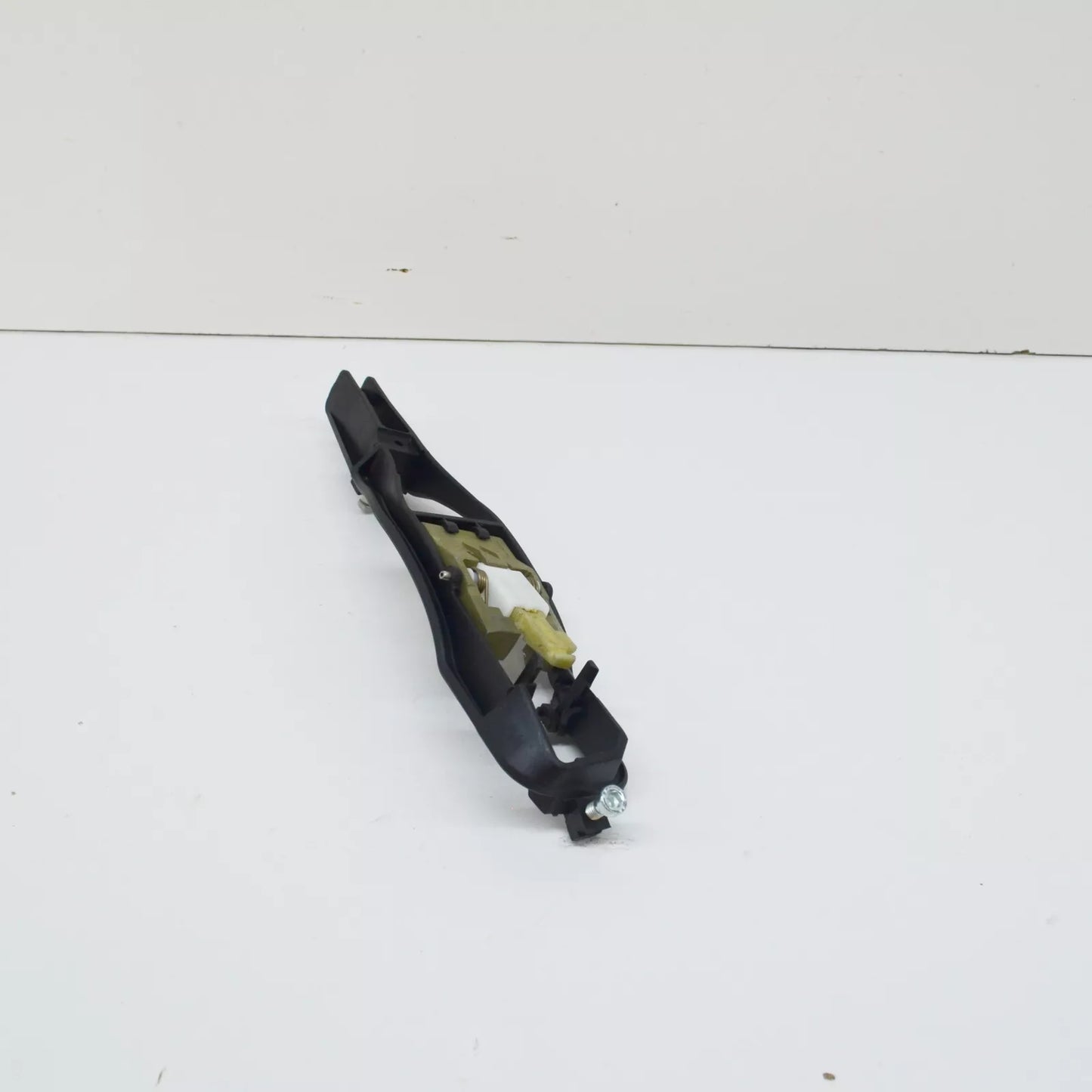 NEW BMW 3 E46 FRONT LEFT OUTSIDE DOOR HANDLE CARRIER 51218216121 8216121