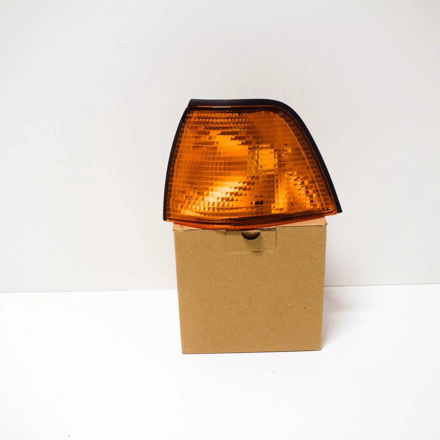 NEW BMW 3 E36 FRONT LEFT TURN INDICATOR LIGHT 63138353277 ORIGINAL