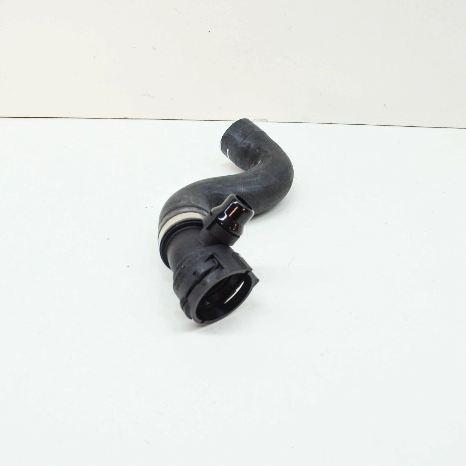 NEW BMW 7 G11 G12 RIGHT WATER COOLANT RADIATOR HOSE 17128602665 ORIGINAL