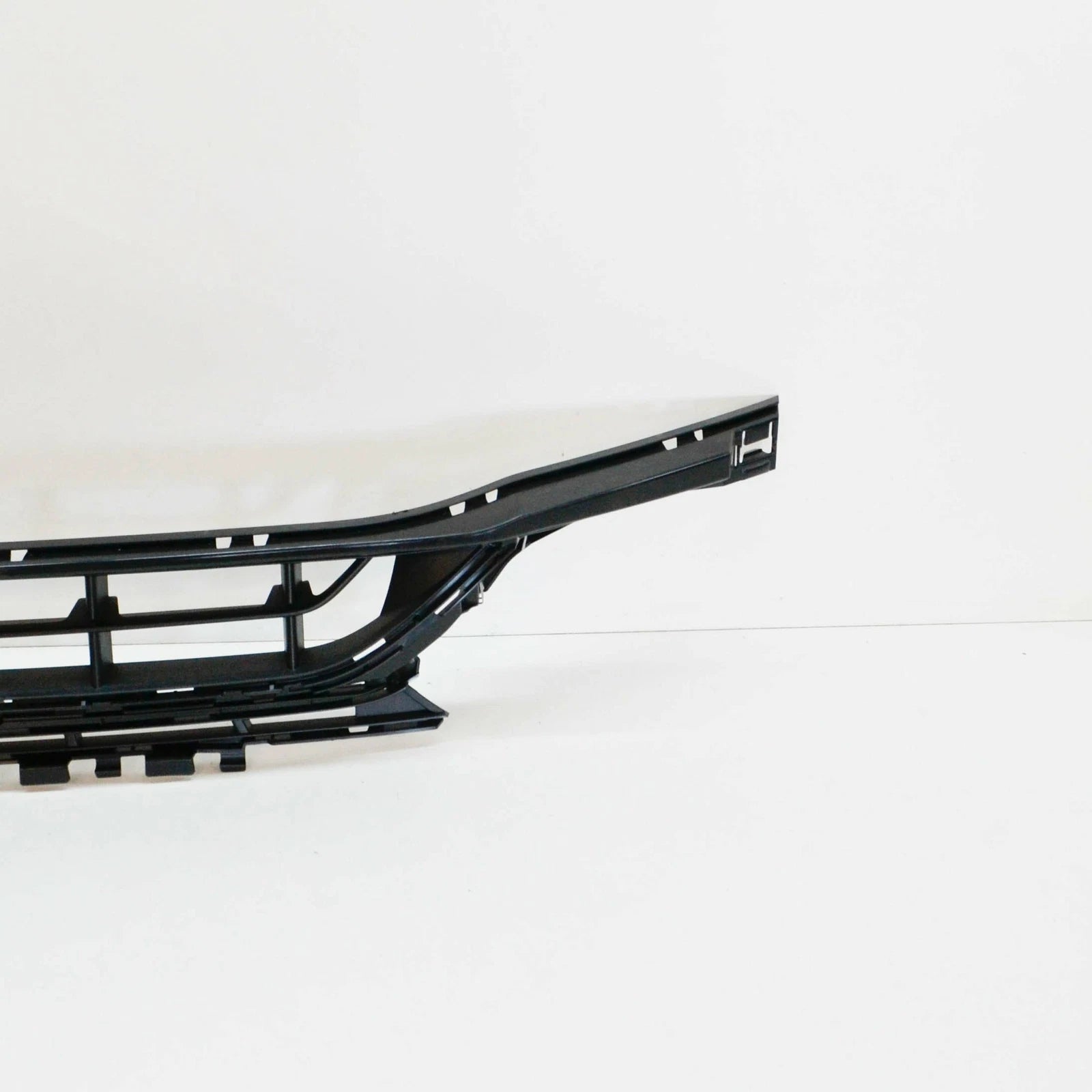 NEW MERCEDES-BENZ C W205 FRONT BUMPER CENTER LOWER GRILLE A2058857904 ORIGINAL