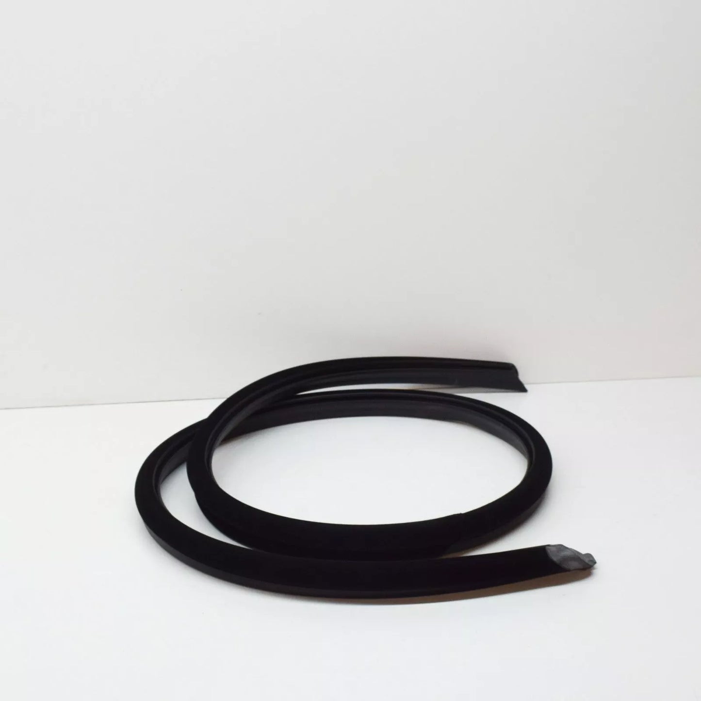 NEW MB E-CLASS W124 COUPE ROOF RAIL WEATHERSTRIP LEFT SEAL A1247200154