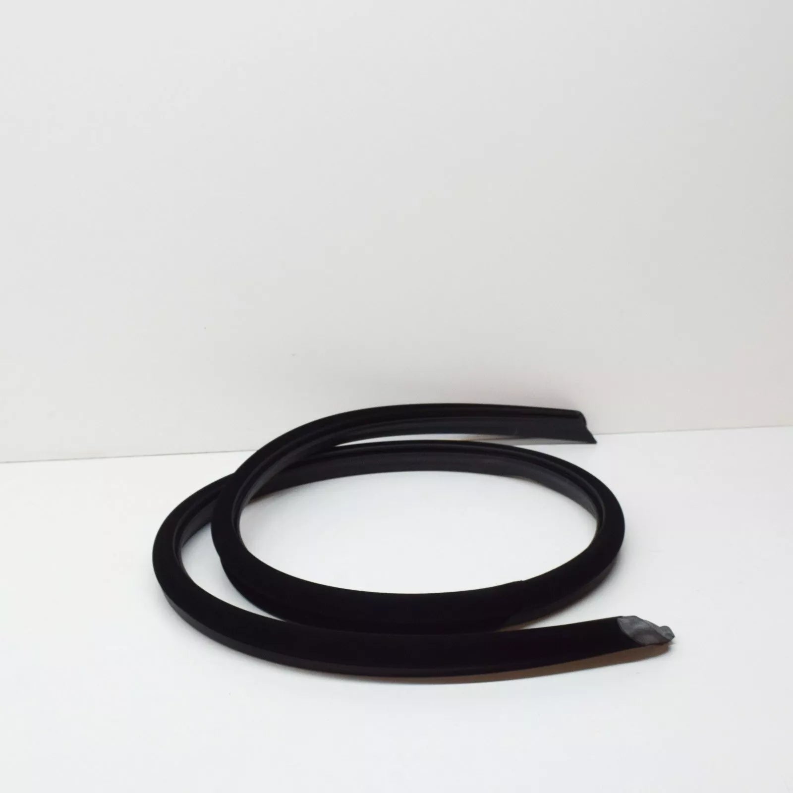 NEW MB E-CLASS W124 COUPE ROOF RAIL WEATHERSTRIP LEFT SEAL A1247200154