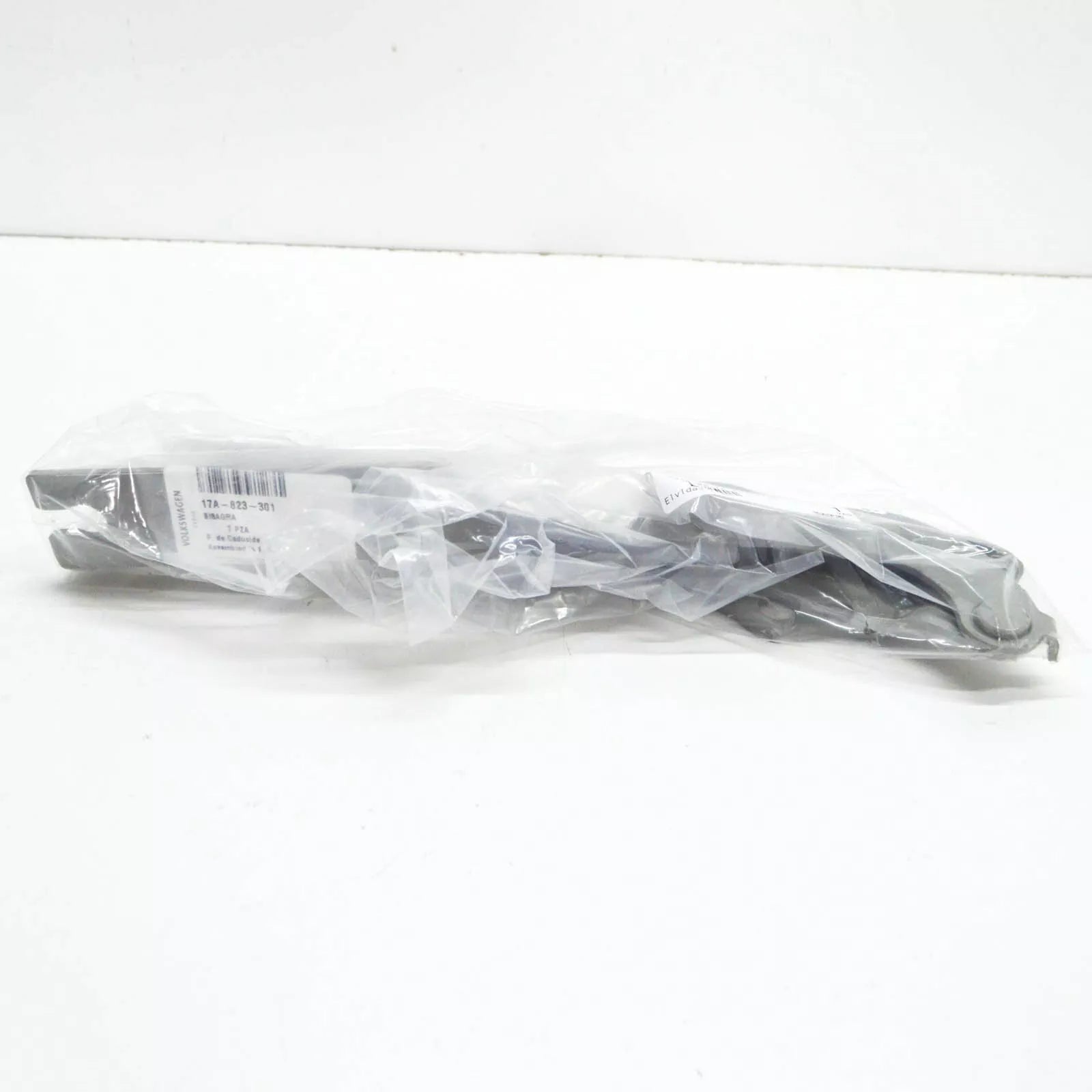 NEW VOLKSWAGEN JETTA MK7 A7 FRONT LEFT BONNET HOOD HINGE 17A823301