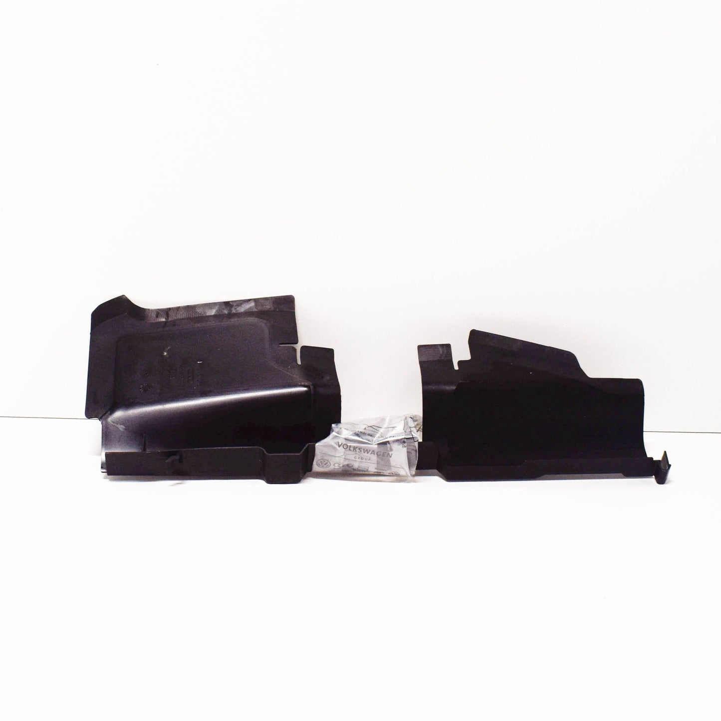 NEW AUDI A3 8P RIGHT AIR GUIDE 8P0121284E ORIGINAL