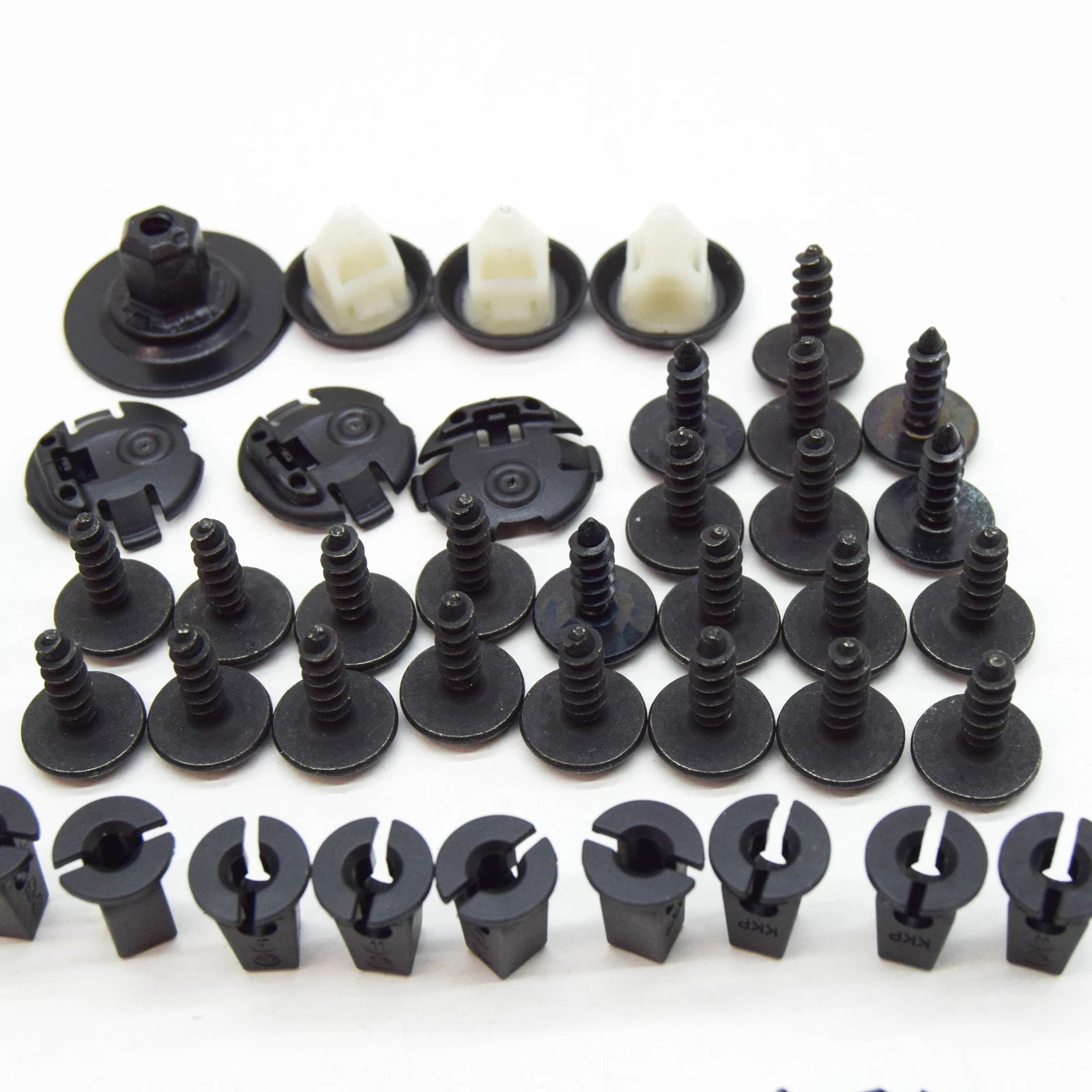 NEW AUDI A3 CABRIO 8V FRONT FENDER LINER STTACHMENT PARTS SET 8V0098629A