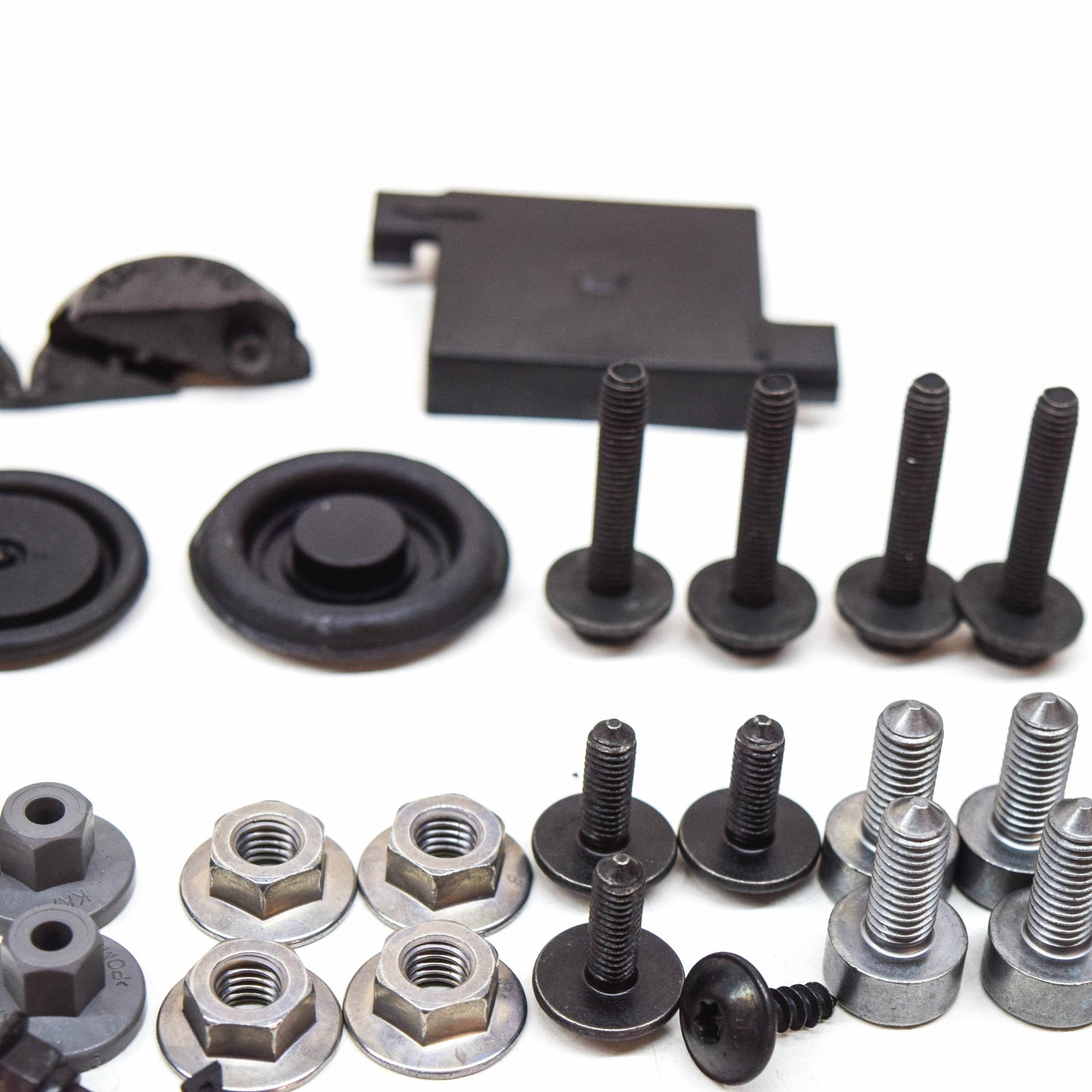 NEW AUDI A3 CABRIO 8V FRONT BONNET HOOD PANEL HARDWARE KIT 8V0098615 ORIGINAL