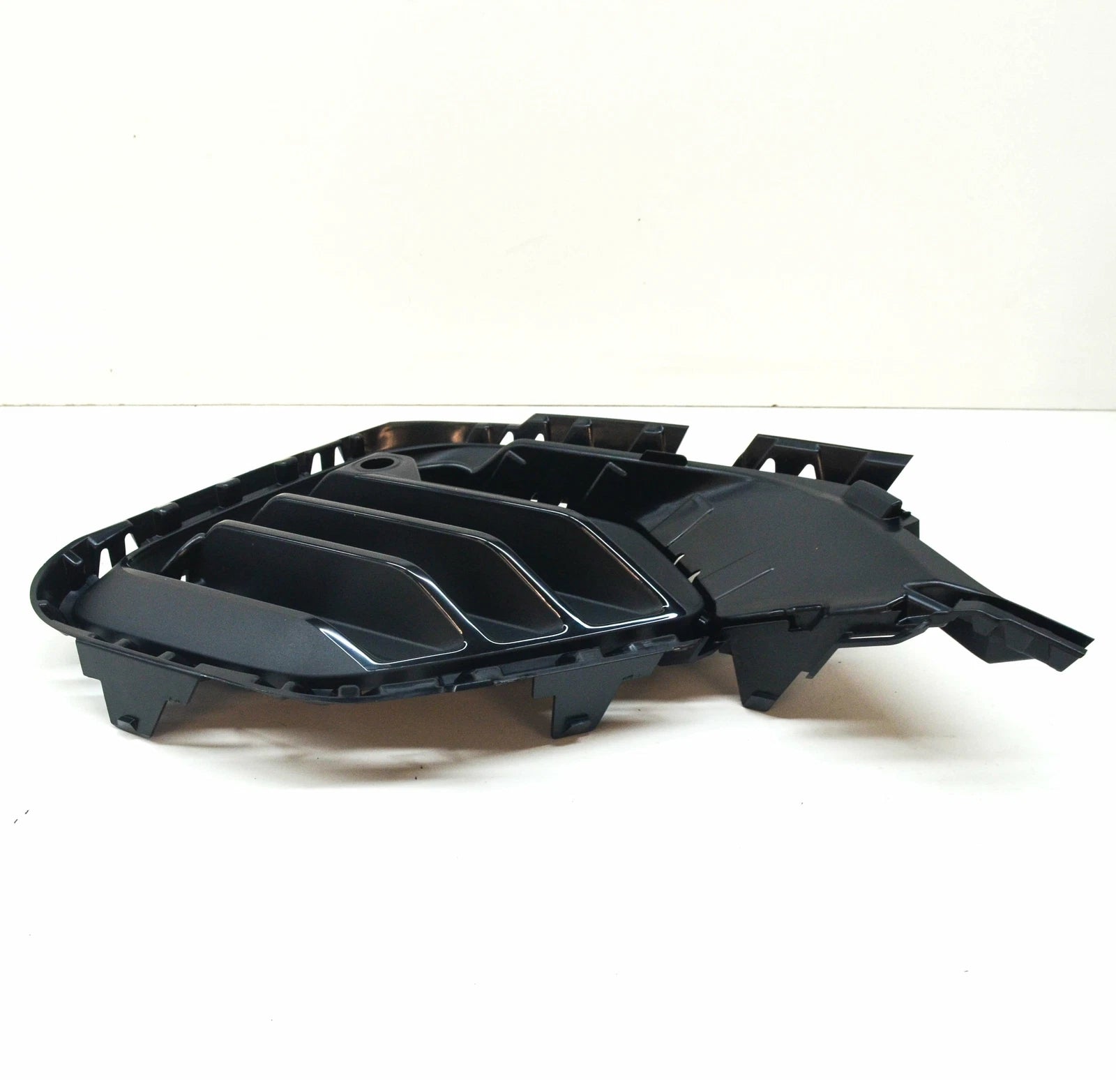 NEW BMW X7 G07 FRONT LEFT BUMPER SIDE CLOSED GRILLE LUXURY 51117473035 ORIGINAL