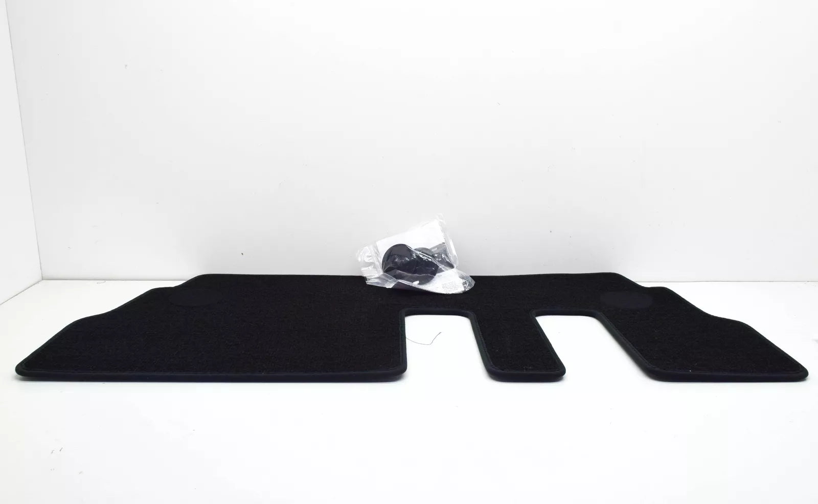 NEW BMW X5 F15 THIRD ROW FLOOR MAT 51477448604 7448604 ORIGINAL