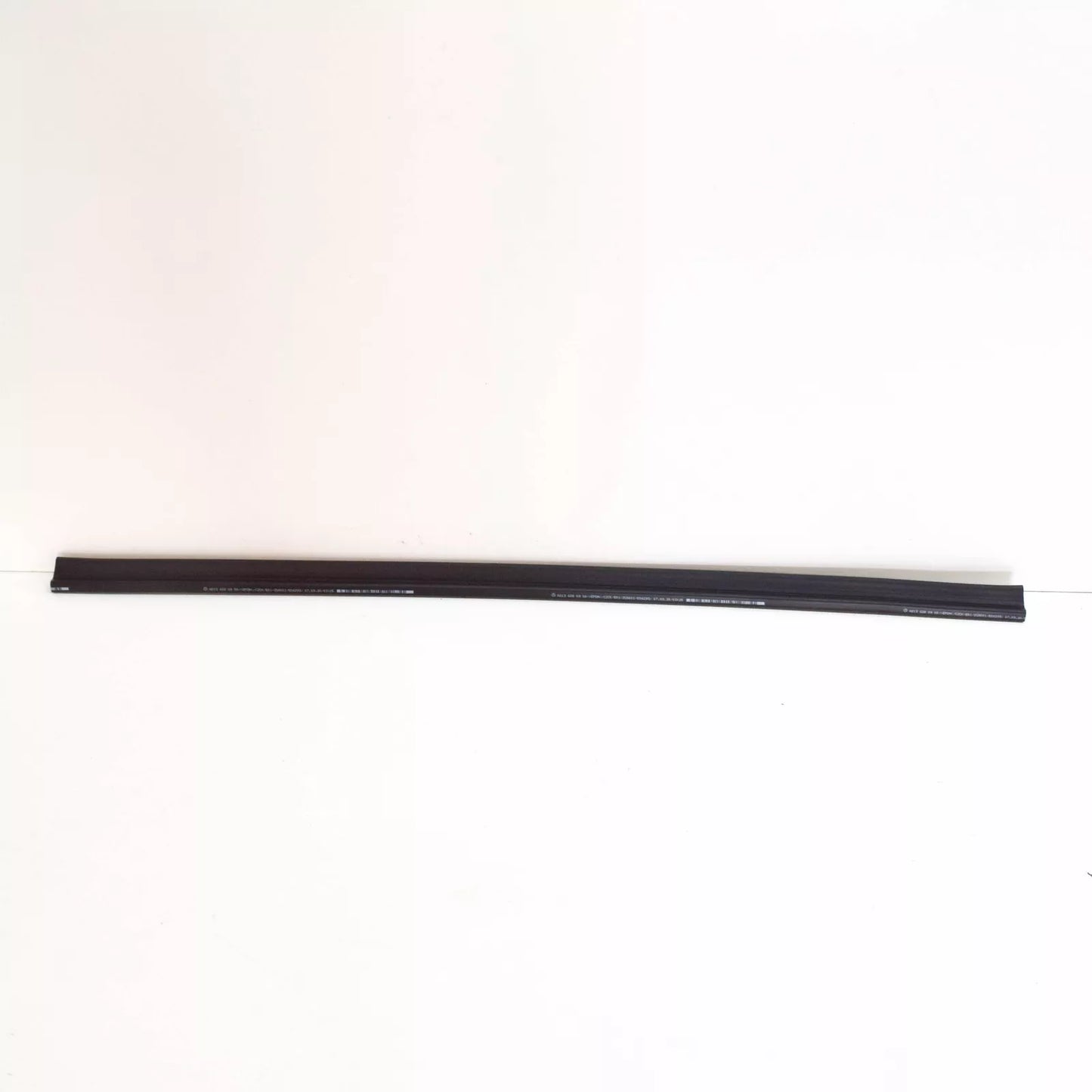 NEW MERCEDES-BENZ E W213 FRONT RADIATOR GRILLE UPPER SEAL A2136280900 ORIGINAL