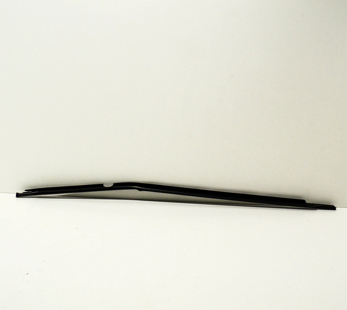 NEW VOLKSWAGEN GOLF MK6 REAR LEFT WINDOW APERTURE SEAL 5K6839477D5AP