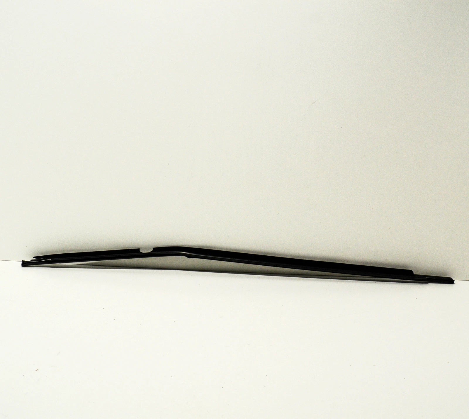 NEW VOLKSWAGEN GOLF MK6 REAR LEFT WINDOW APERTURE SEAL 5K6839477D5AP