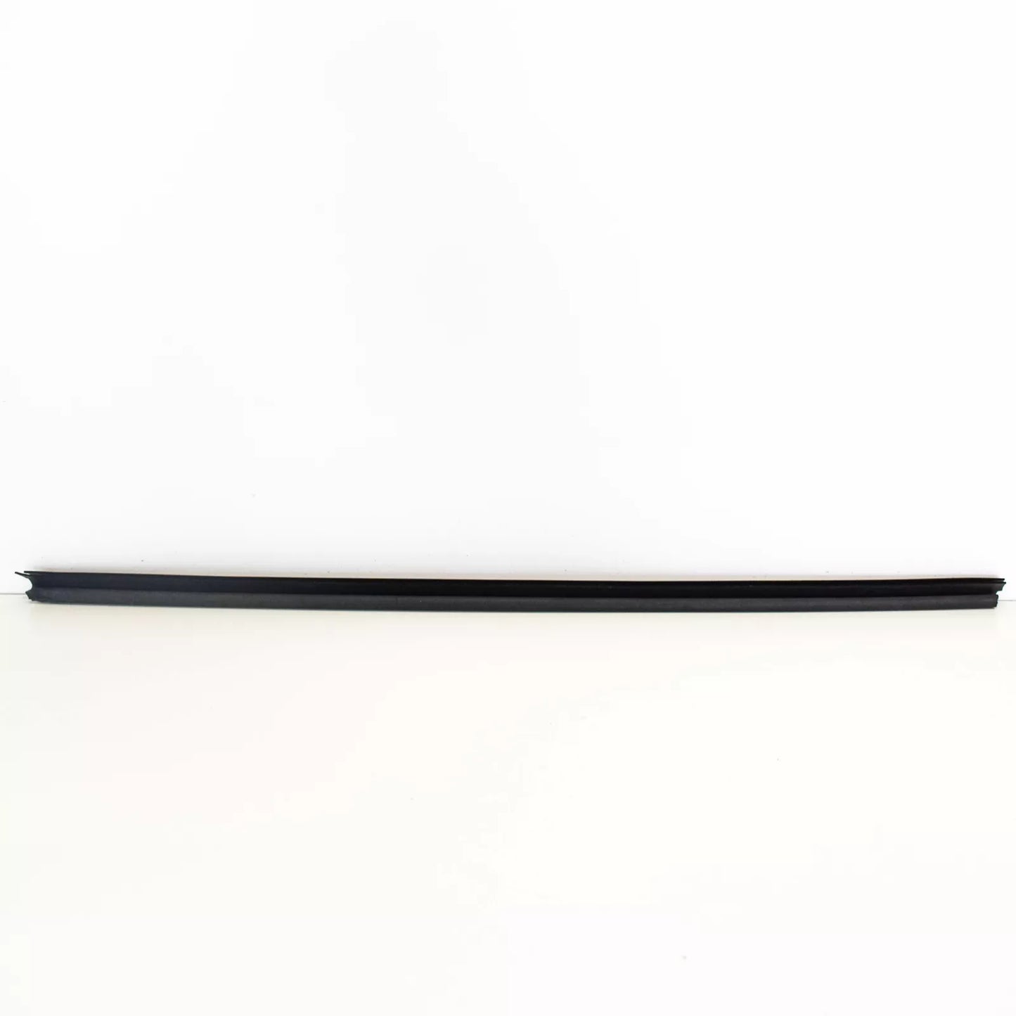 NEW AUDI A3 8P FRONT LEFT DOOR INNER WINDOW APERTURE SEAL 8P4837479