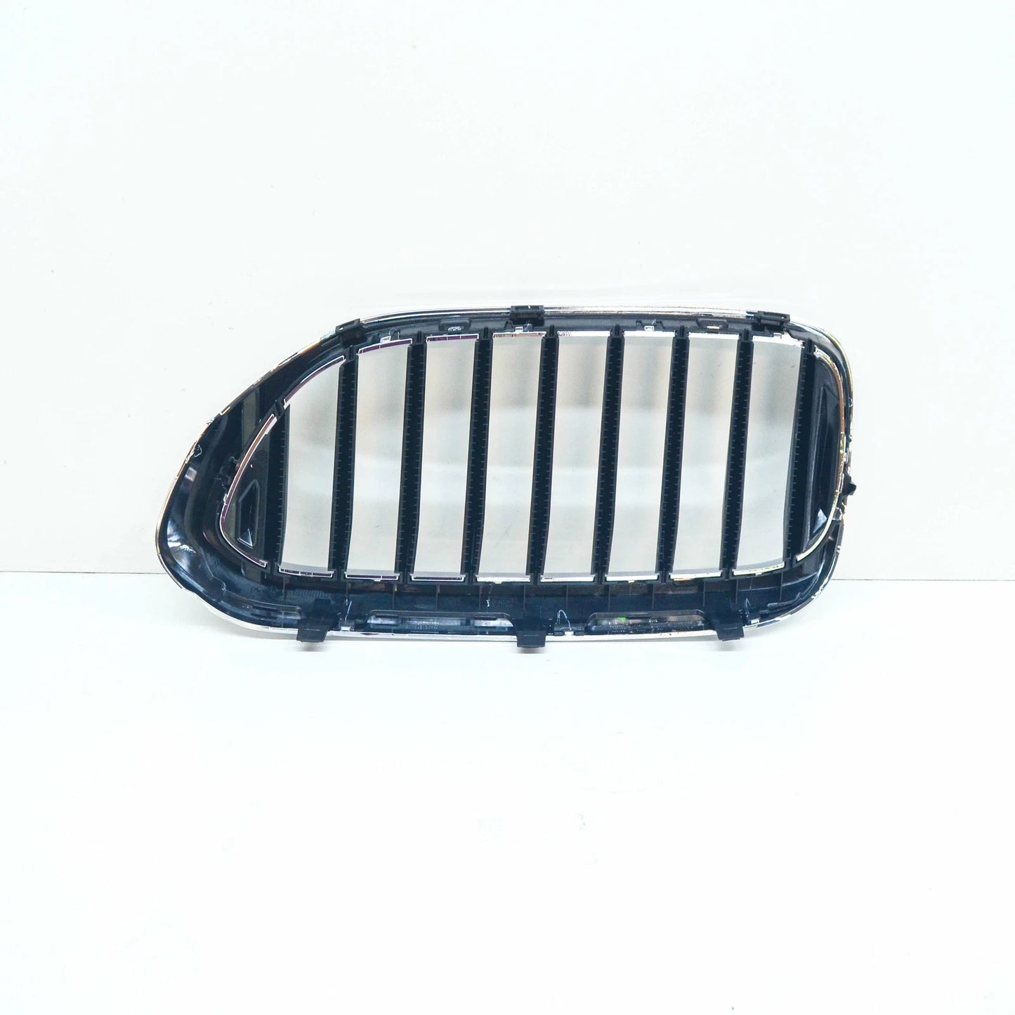 NEW BMW 5 G30 FRONT RIGHT KIDNEY GRILLE 51137473692 ORIGINAL