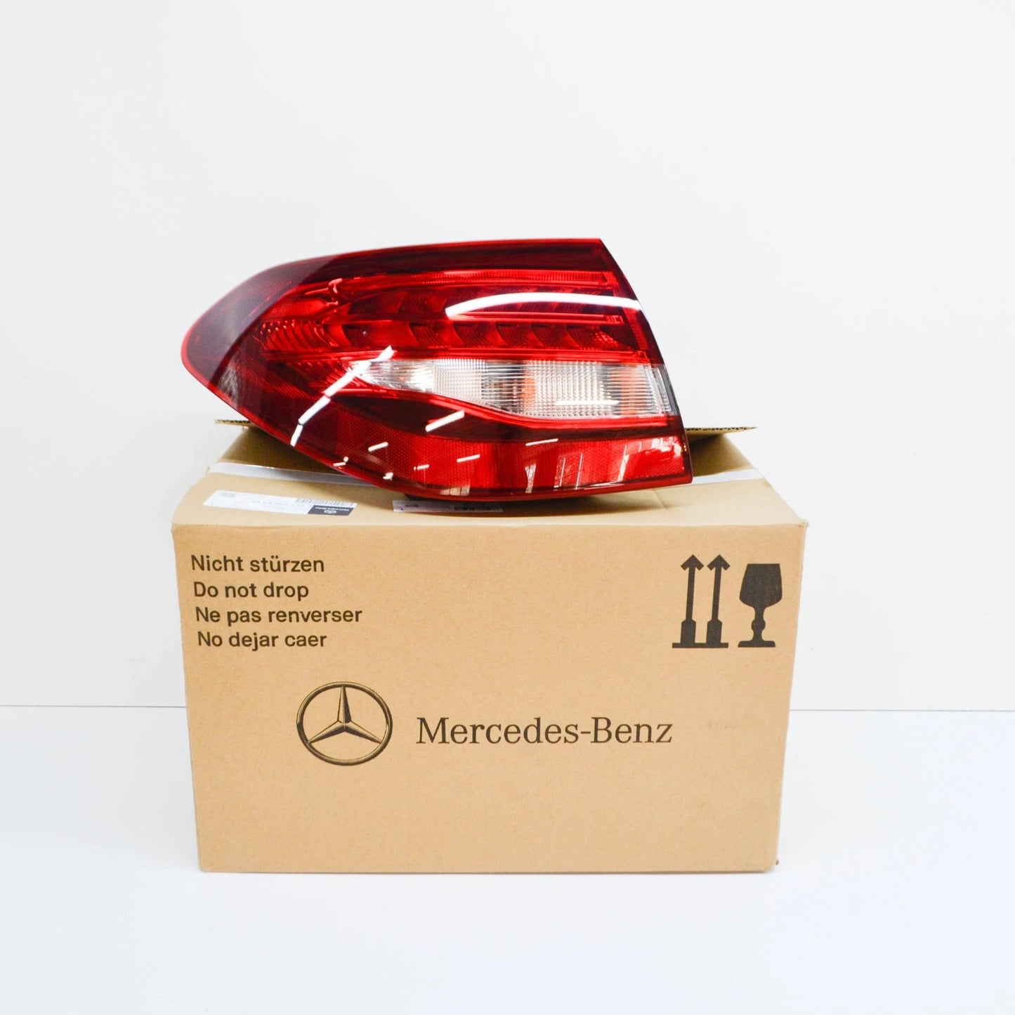 NEW MERCEDES-BENZ C W205 REAR LEFT OUTER TAILLIGHT A2059069902 ORIGINAL
