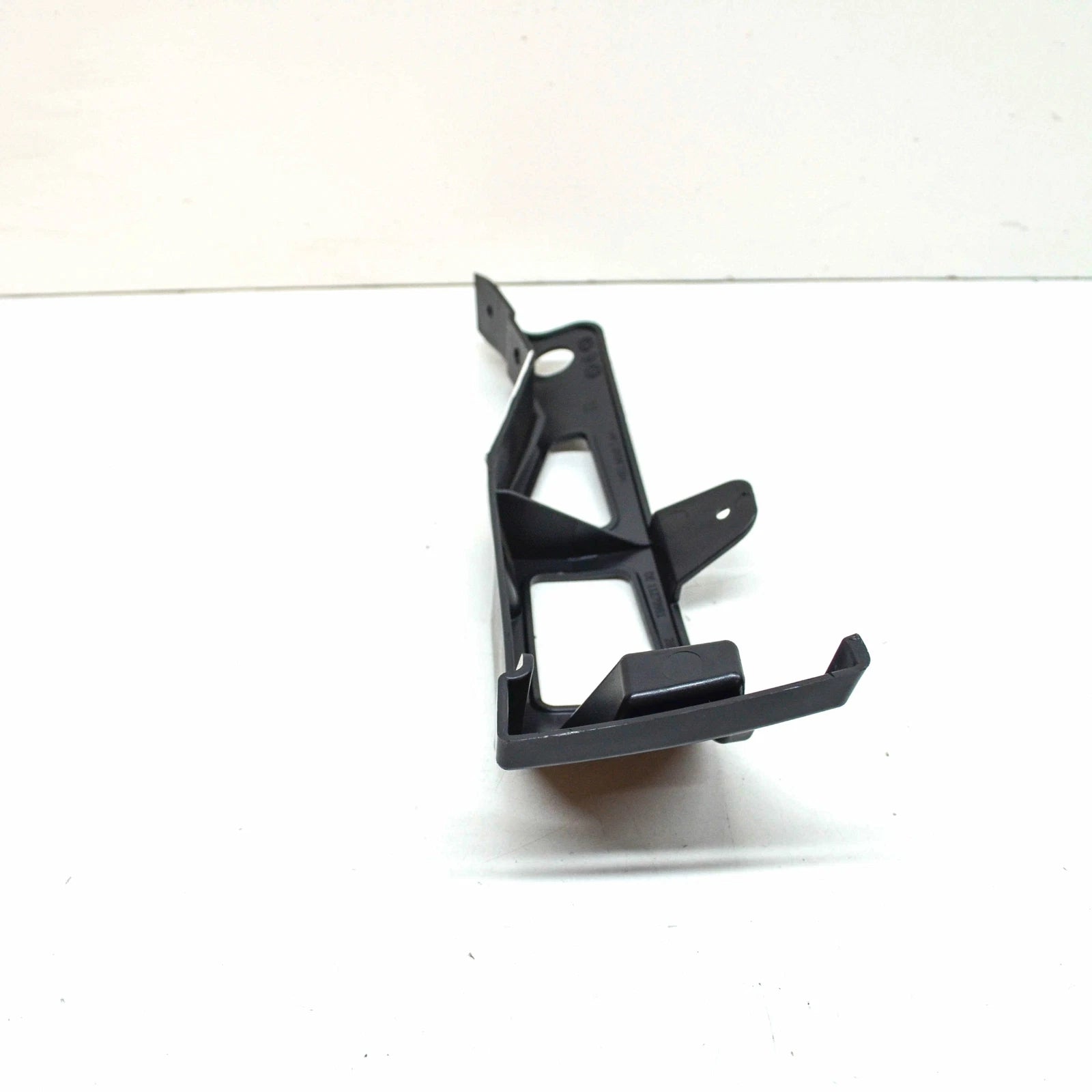 NEW MB A W176 FRONT BUMPER LEFT SIDE BRACKET A176885210064