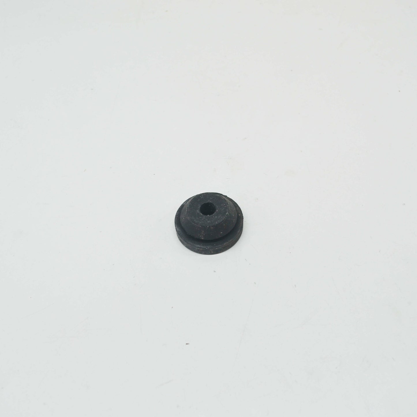 NEW MB ML W163 WASHER TANK TO WHEELHOUSE RUBBER BUFFER A6040940285 ORIGINAL