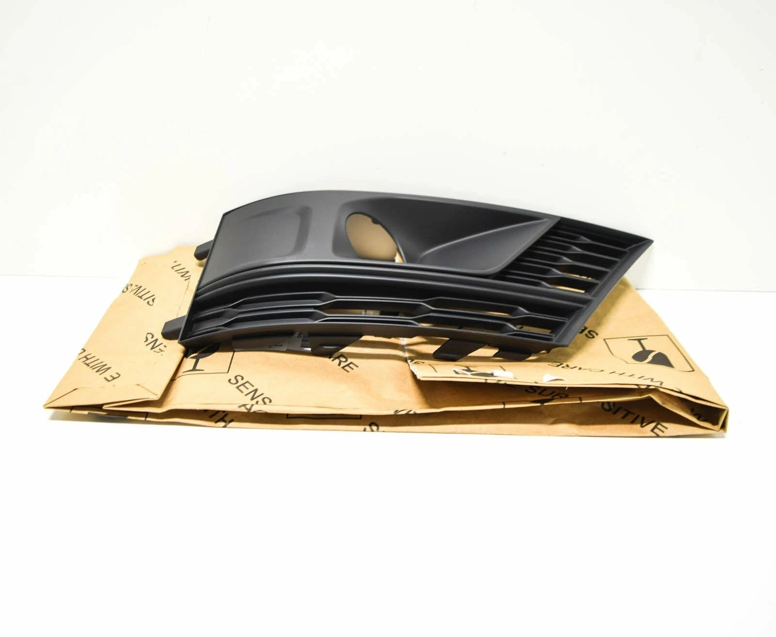 NEW AUDI A8 4N D5 FRONT BUMPER LEFT GRILLE 4N0807679G3FZ