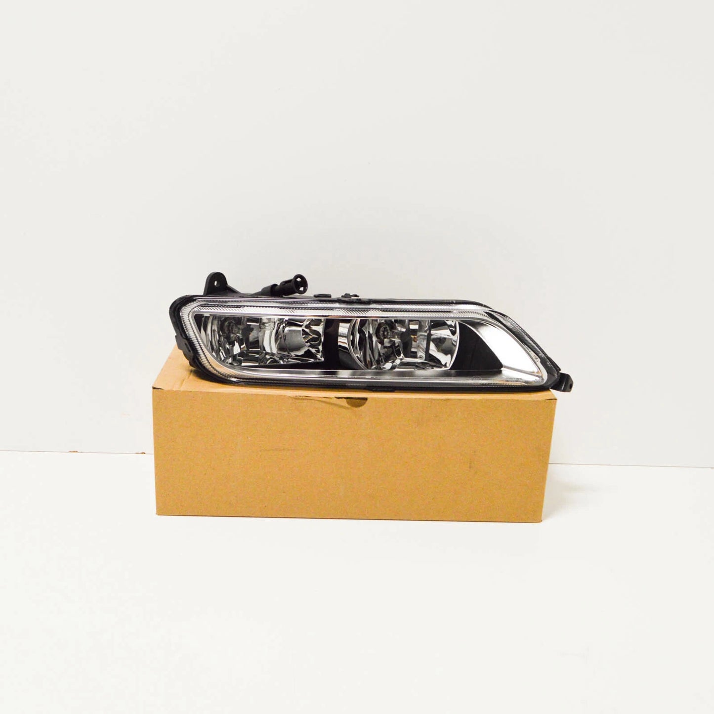 NEW VOLKSWAGEN PASSAT B7 FRONT LEFT HALOGEN FOG LIGHT 3AA941661D