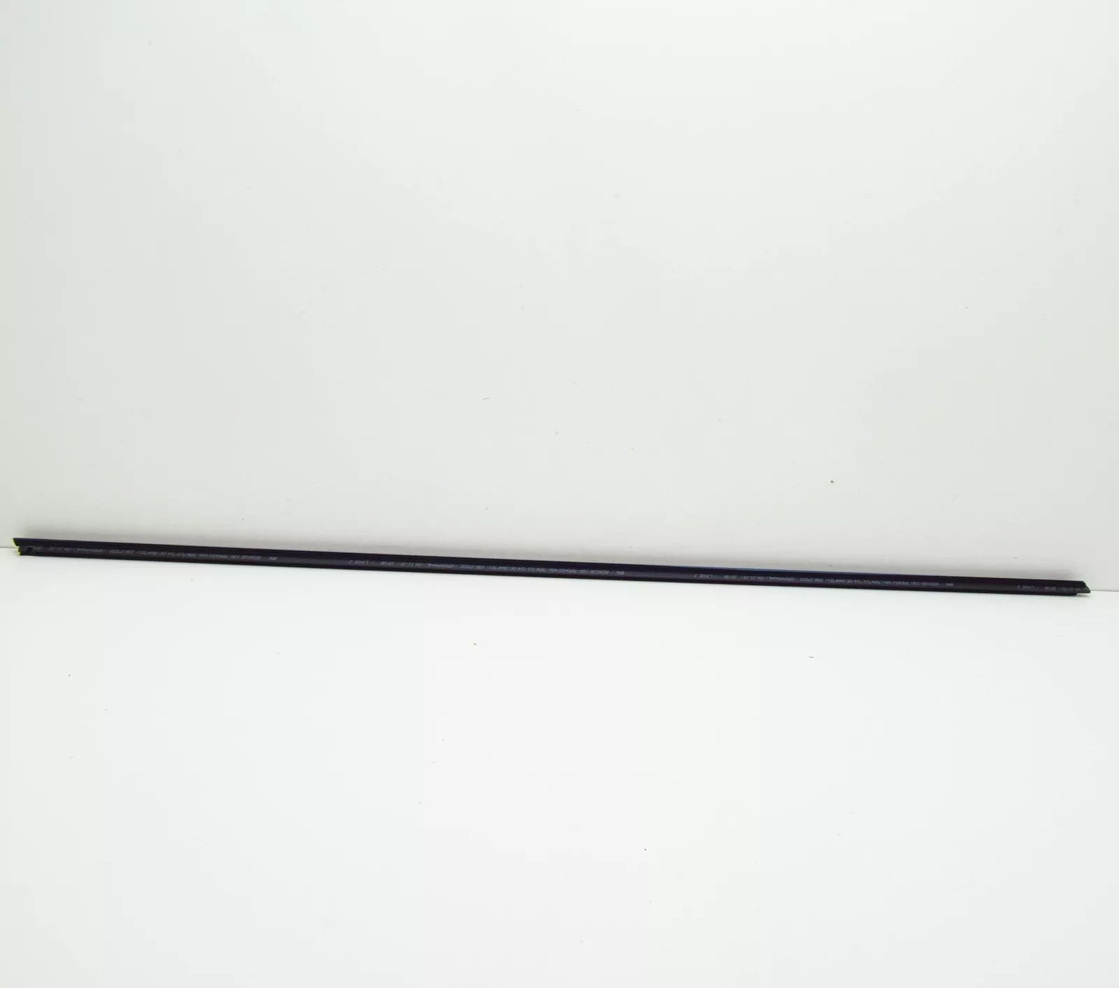 NEW BMW 3 E46 FRONT RIGHT OUTER WEATHERSTRIP 51327890454 7890454 ORIGINAL