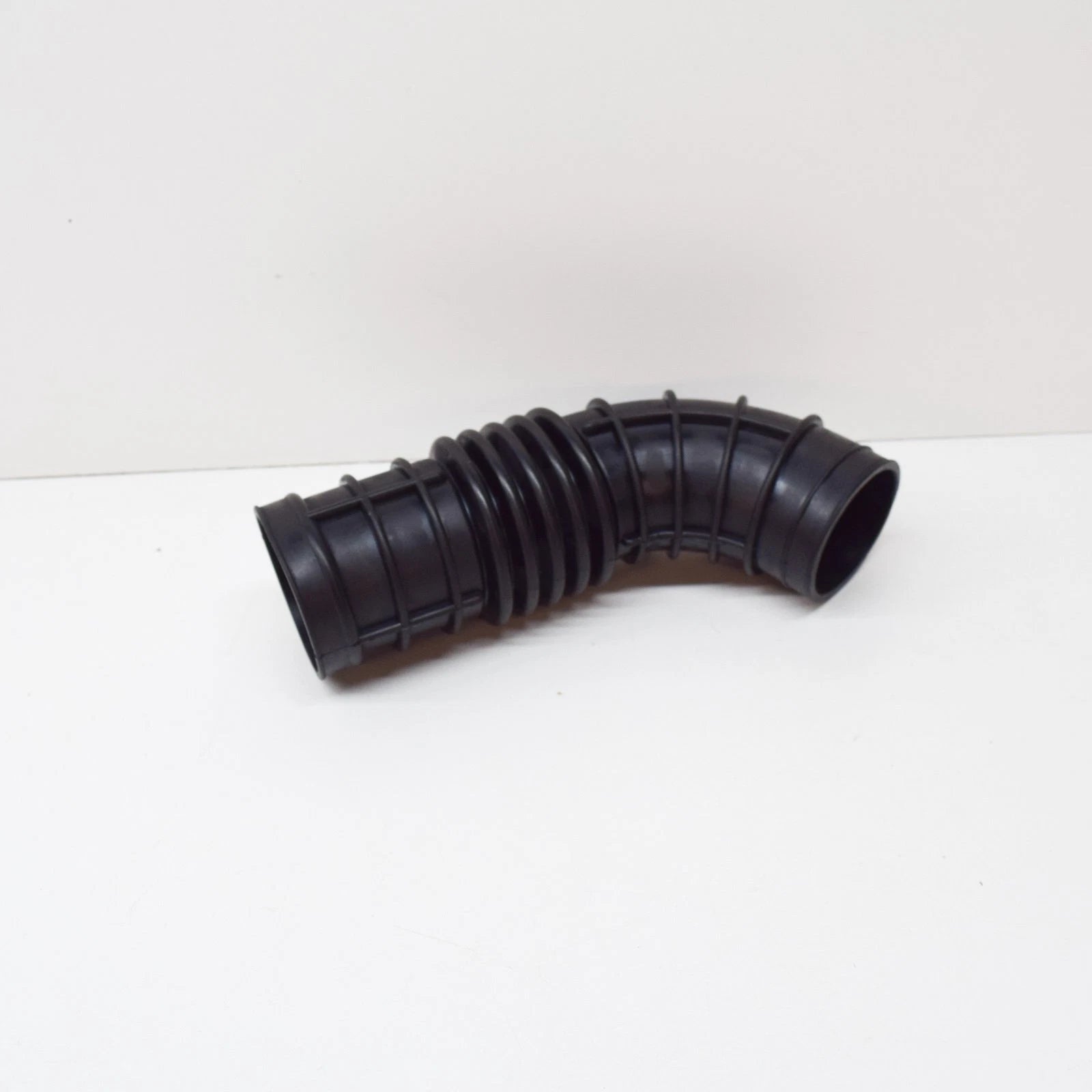 NEW BMW 3 E30 1.6I AIR INTAKE BOOT HOSE 13711709755 ORIGINAL