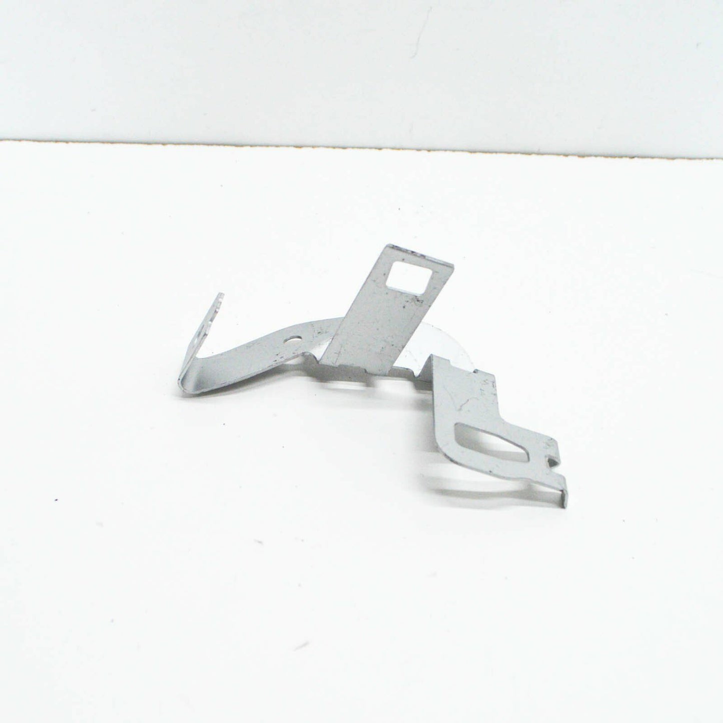 NEW MERCEDES-BENZ E W213 FRONT RIGHT UNDERTRAY BRACKET A2135240440 ORIGINAL