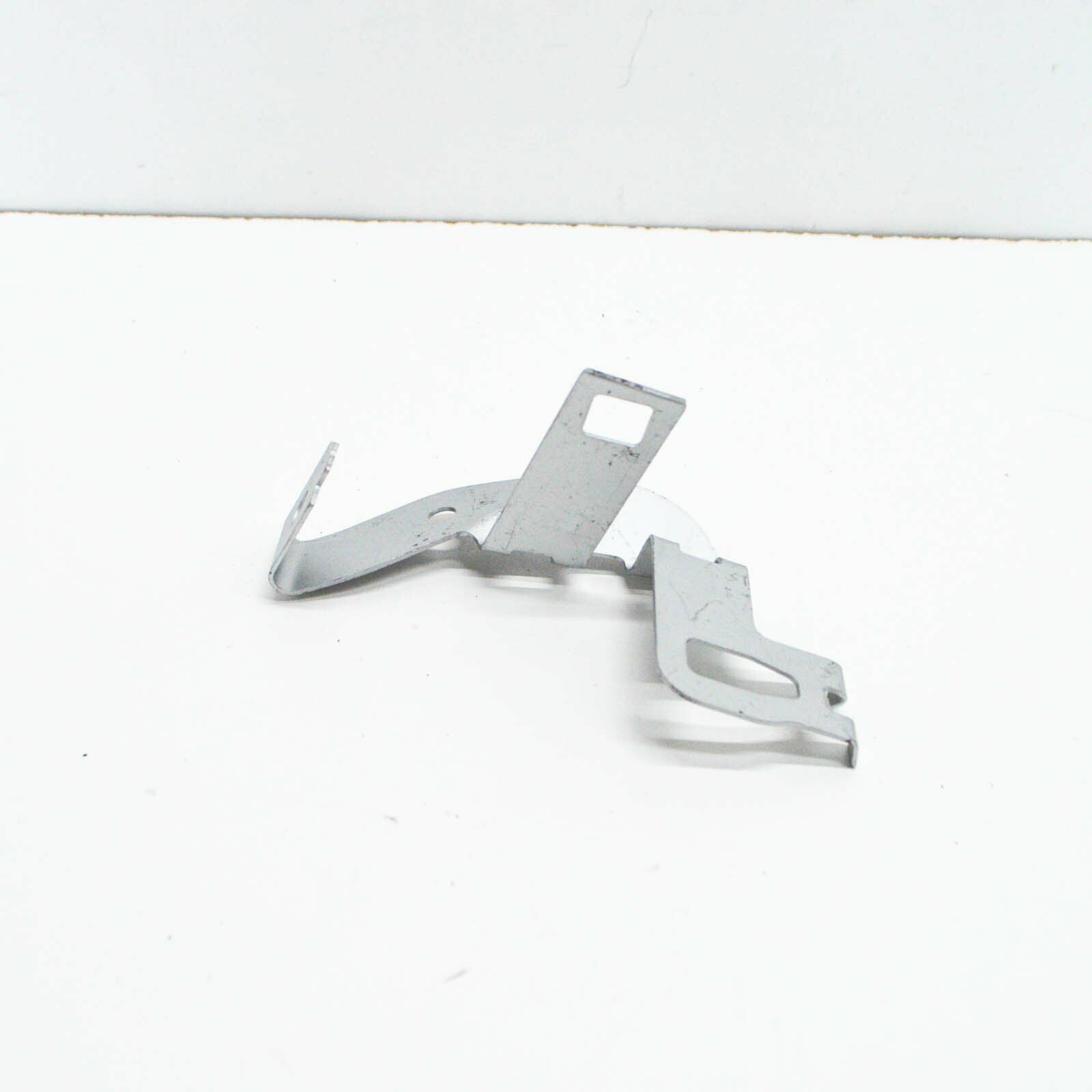 NEW MERCEDES-BENZ E W213 FRONT RIGHT UNDERTRAY BRACKET A2135240440 ORIGINAL