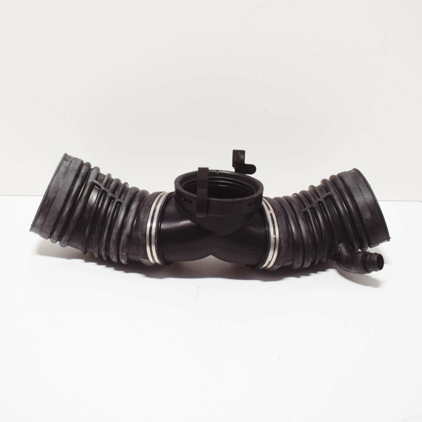 NEW MERCEDES BENZ E W211 AMG AIR SUCTION PIPE A1130900129