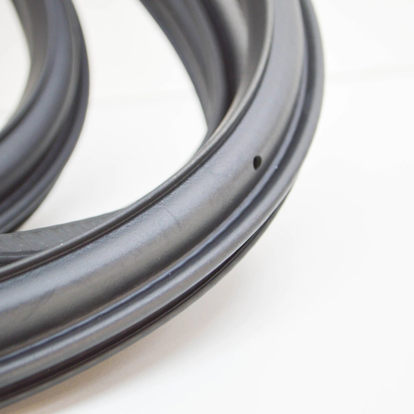 NEW AUDI Q7 4L REAR HATCH LID GASKET 4L0827705J