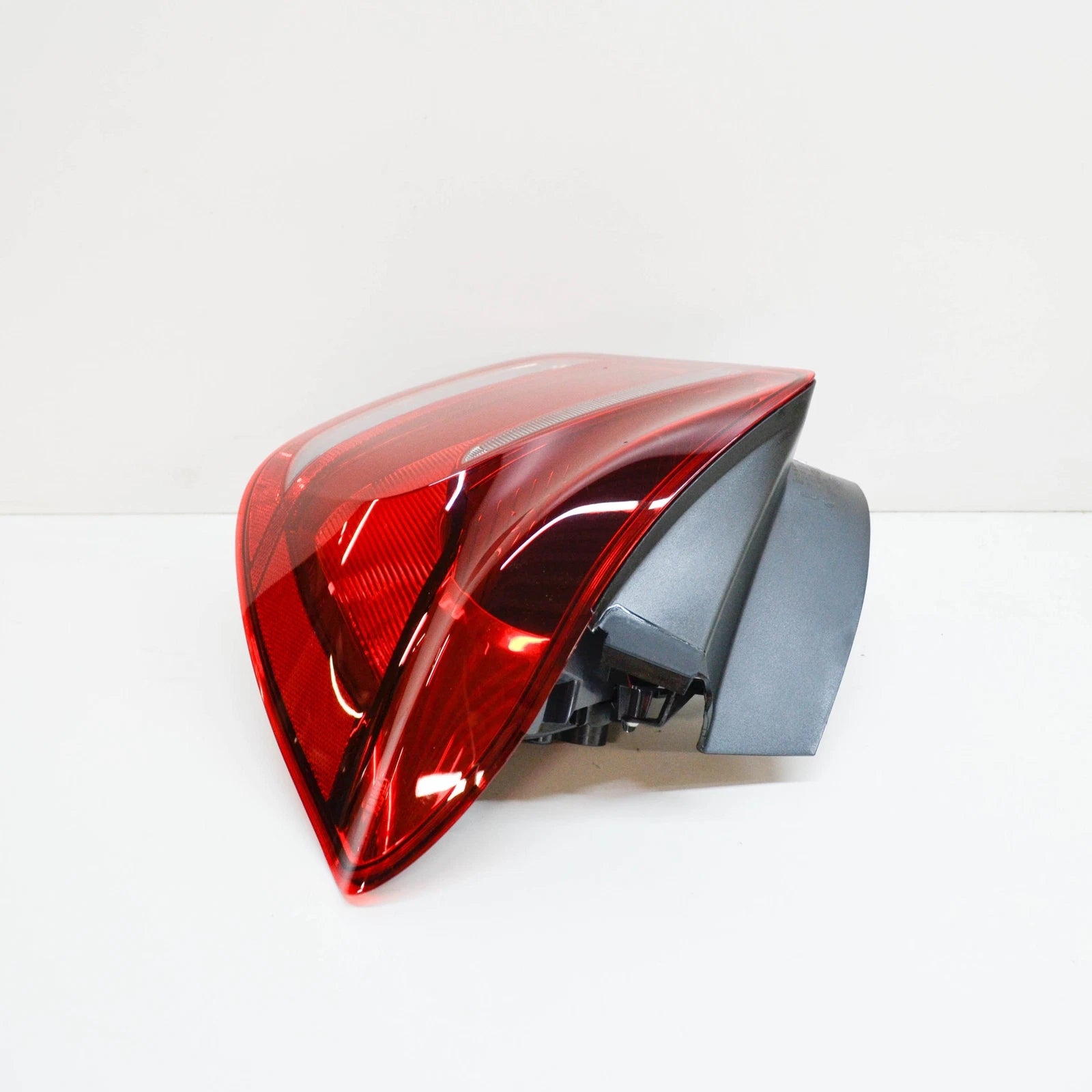 NEW BMW 1 F20 REAR RIGHT SIDE TAIL LIGHT 63217270098 ORIGINAL